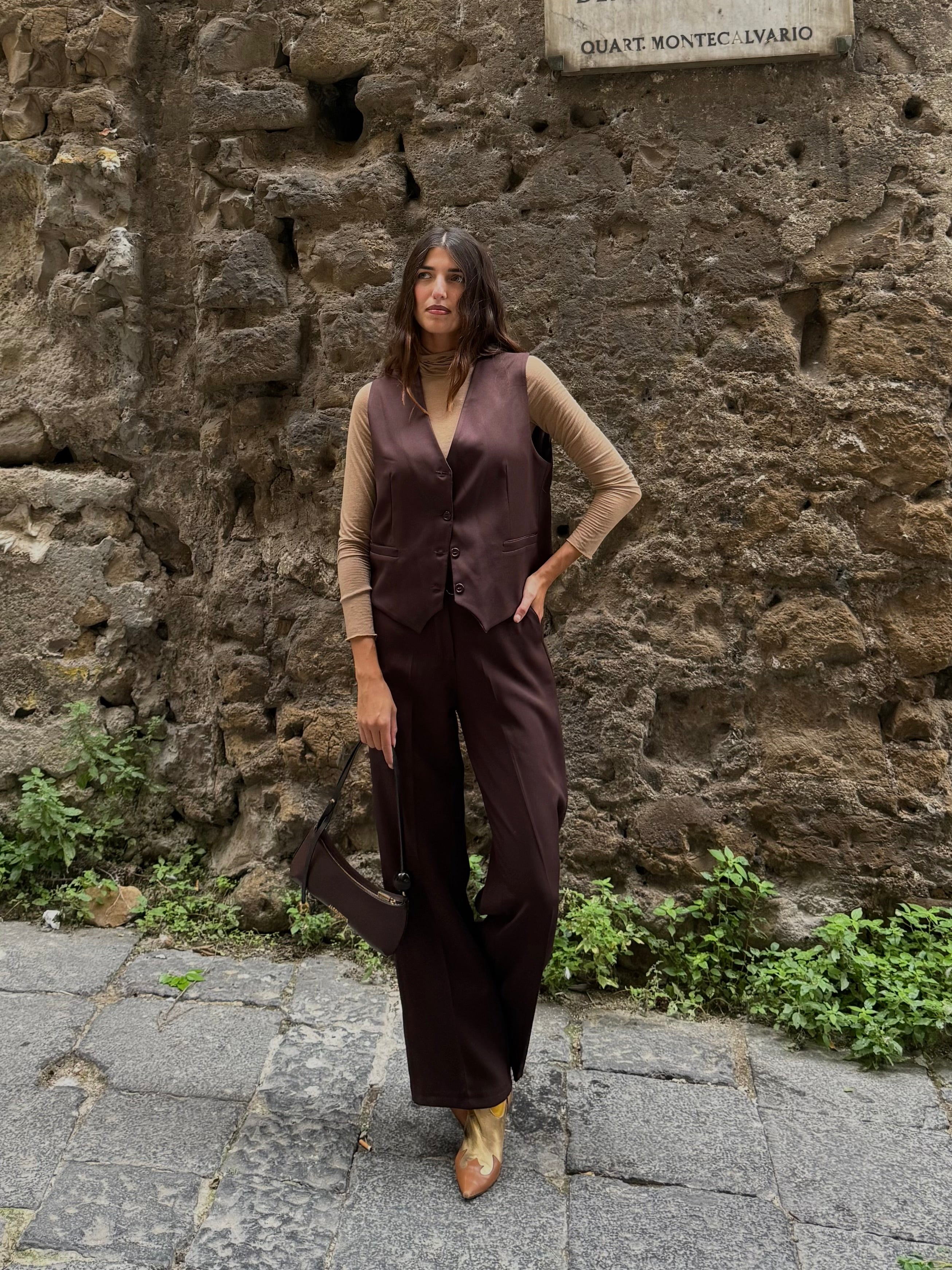 Tailleur con gilet marrone