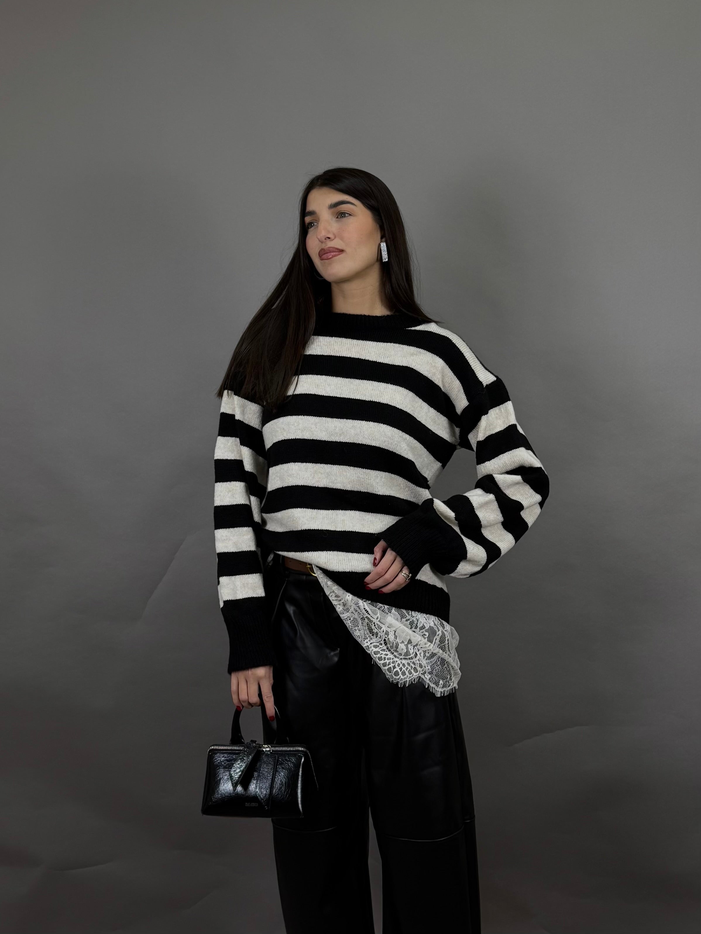 Maglione righe e pizzo nero