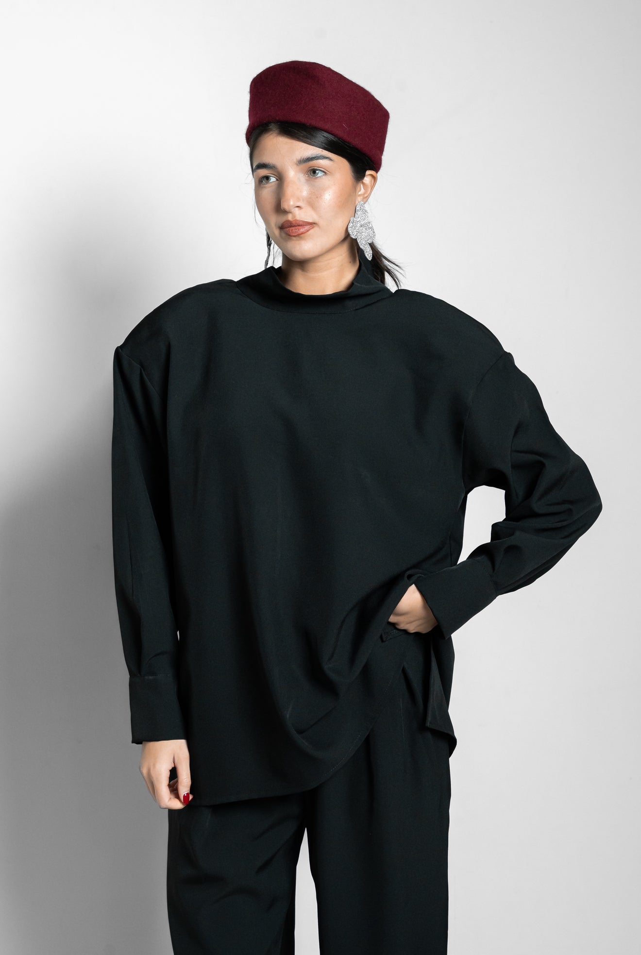 Blusa spallina nera