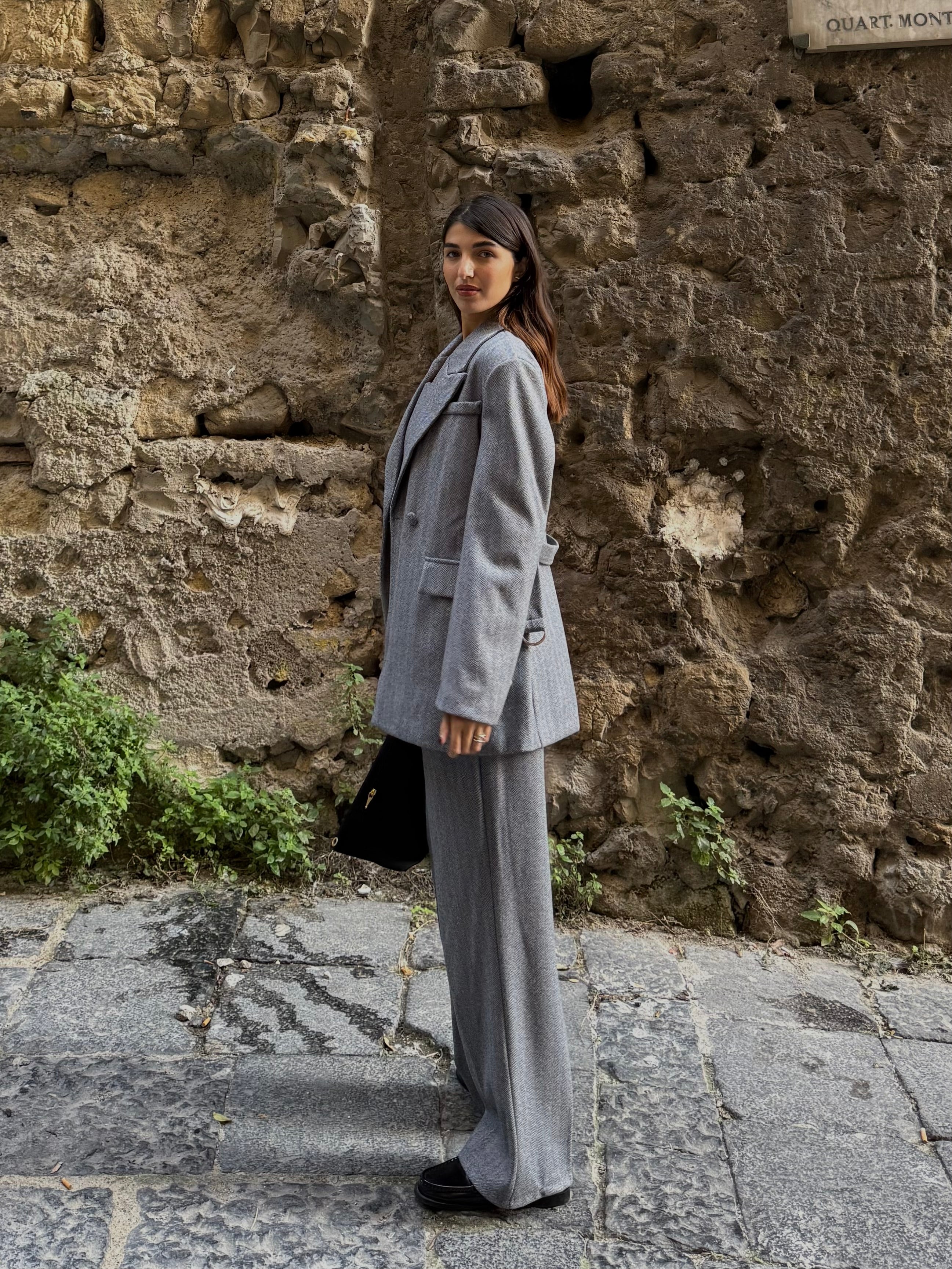 Tailleur con corpetto grigio