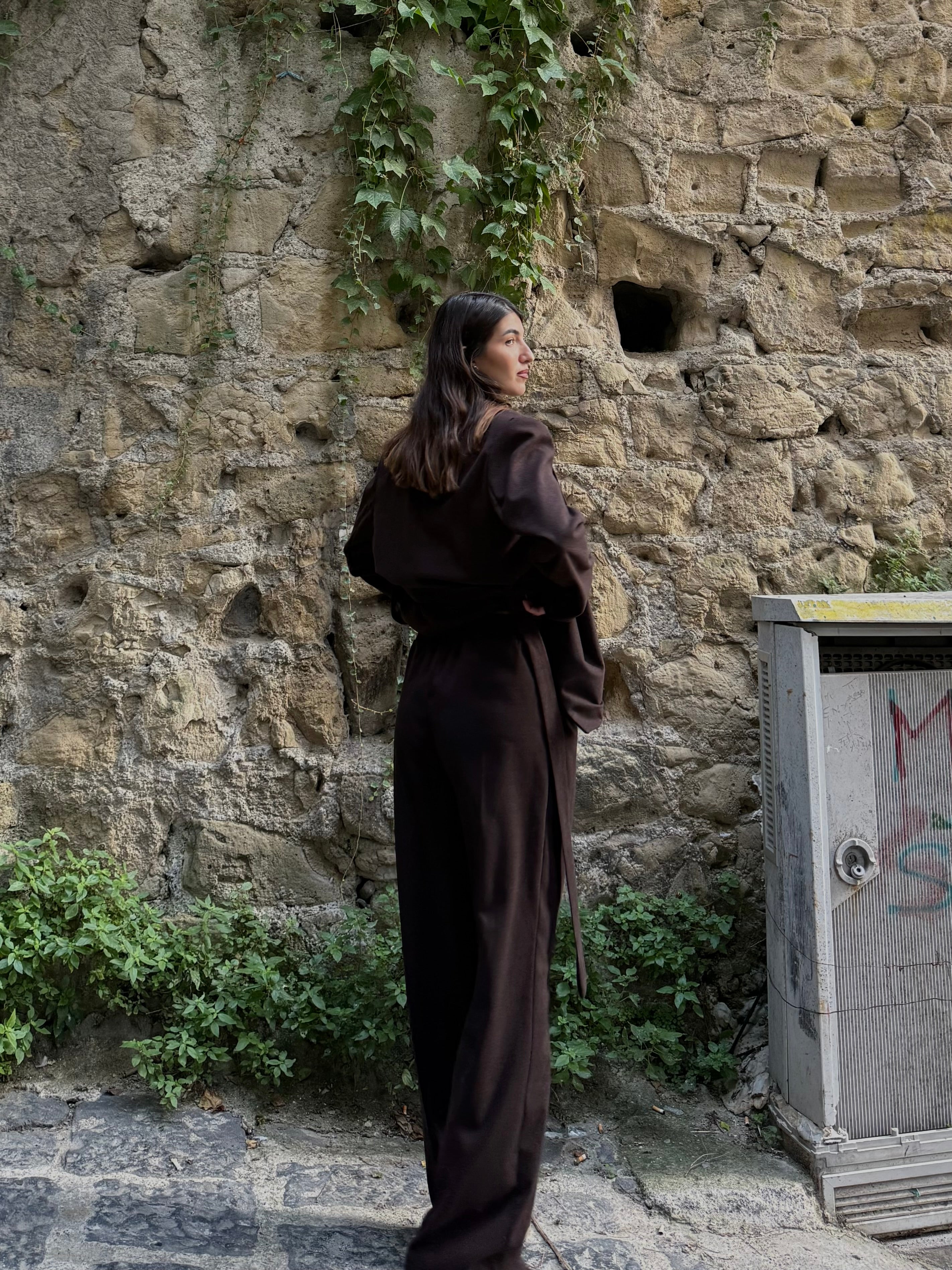 Tailleur con corpetto marrone