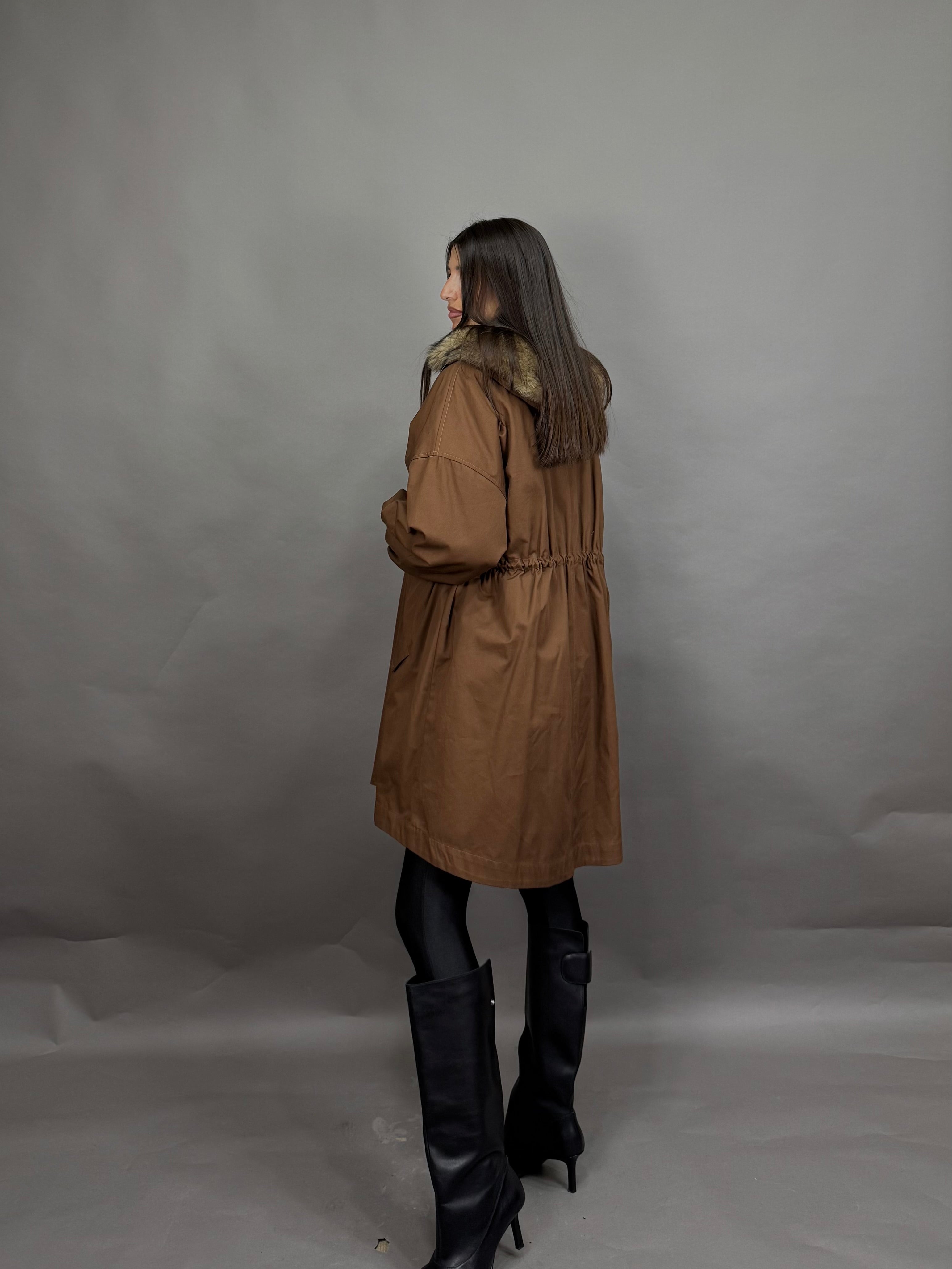 Parca con pelliccia marrone