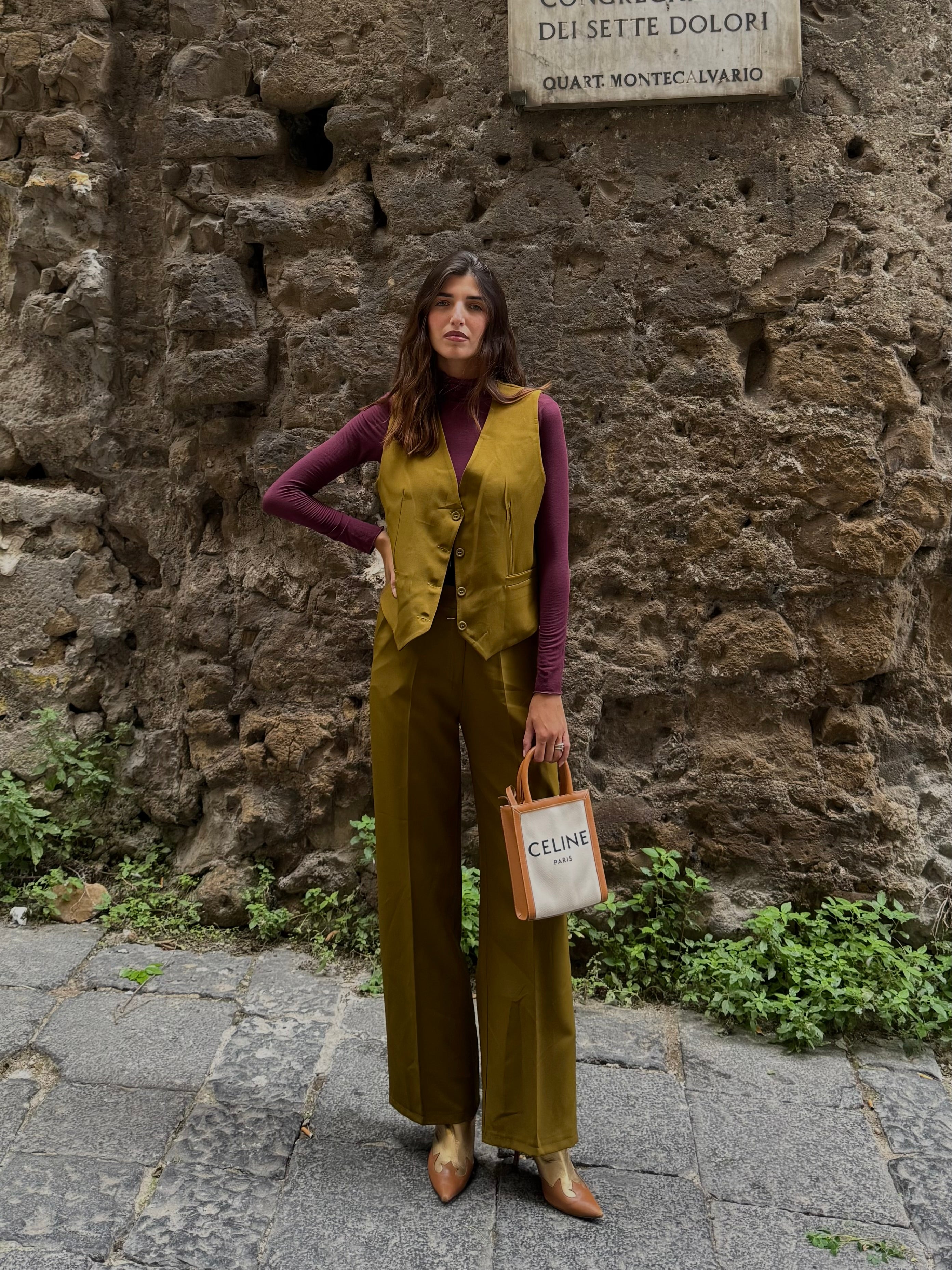 Tailleur con gilet verde oliva