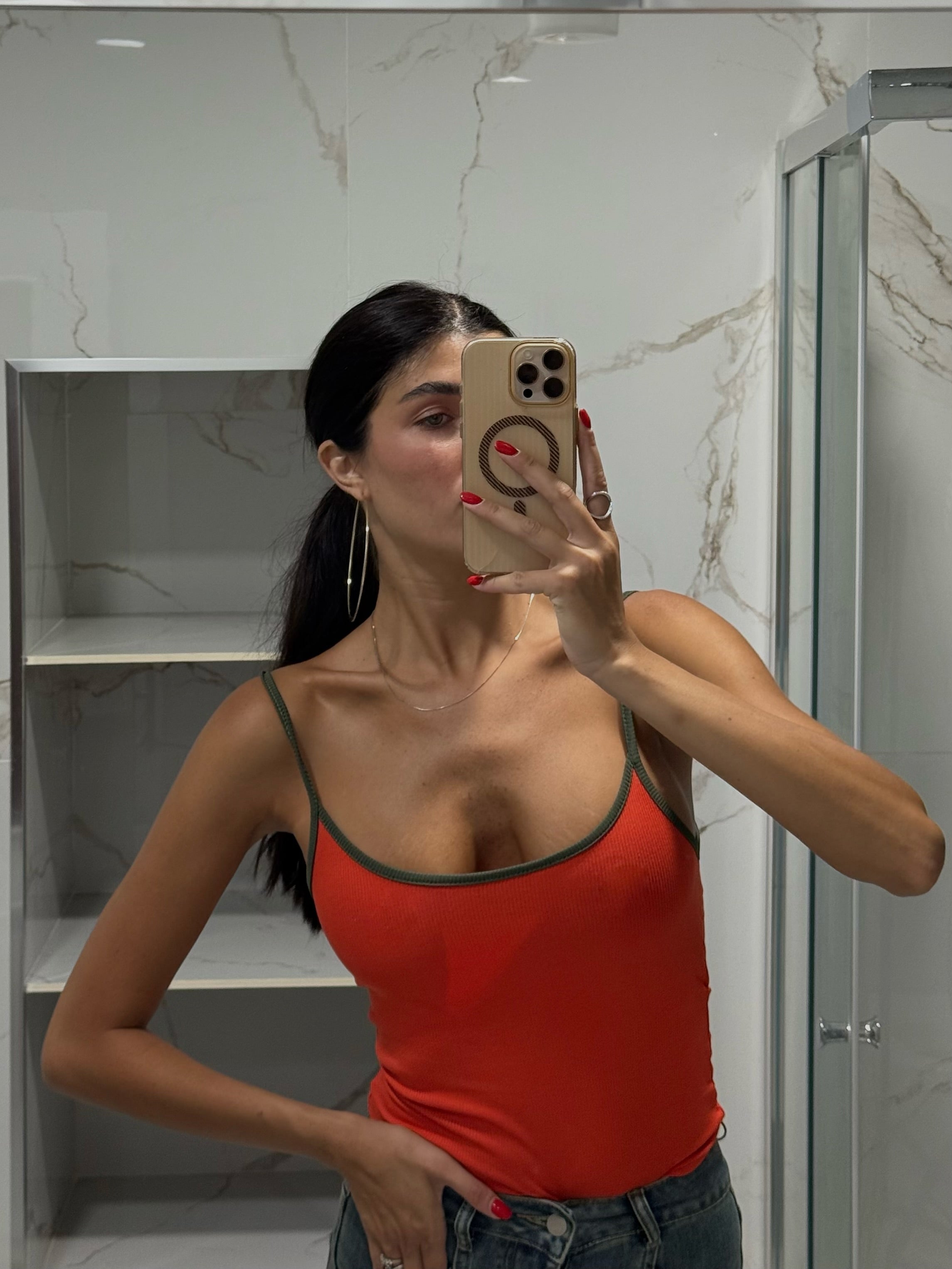 Body costina