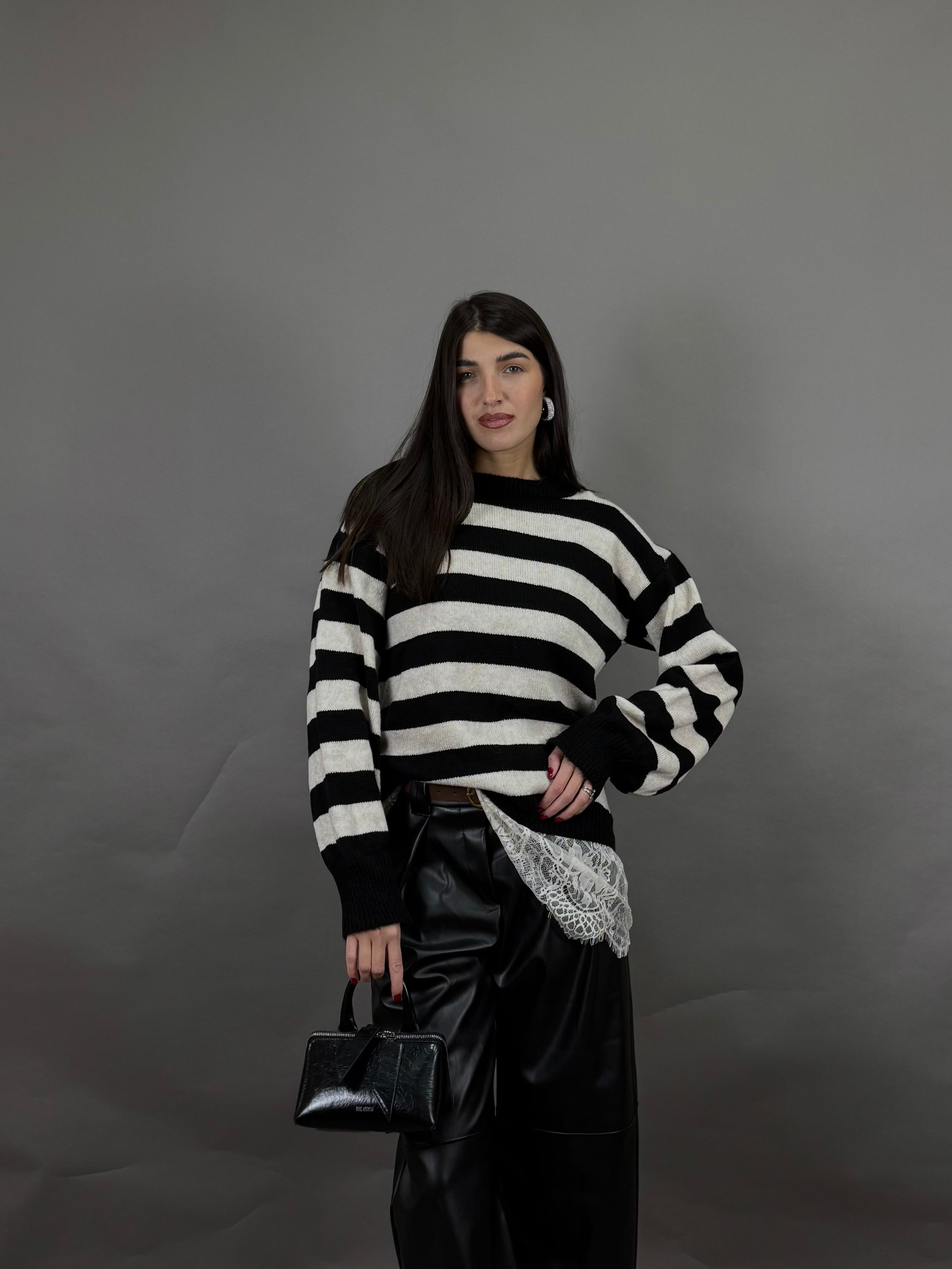 Maglione righe e pizzo nero