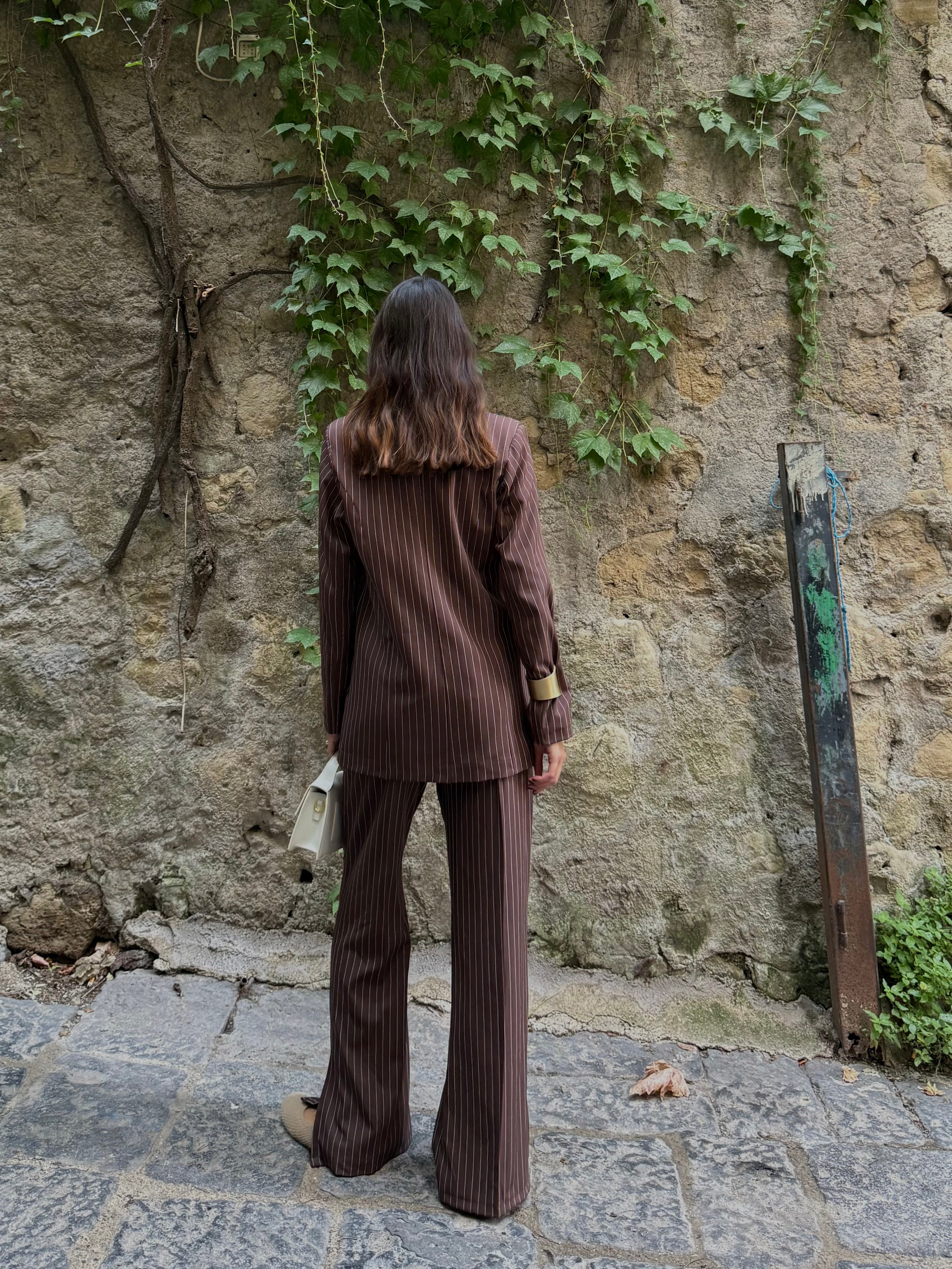 Tailleur gessato marrone