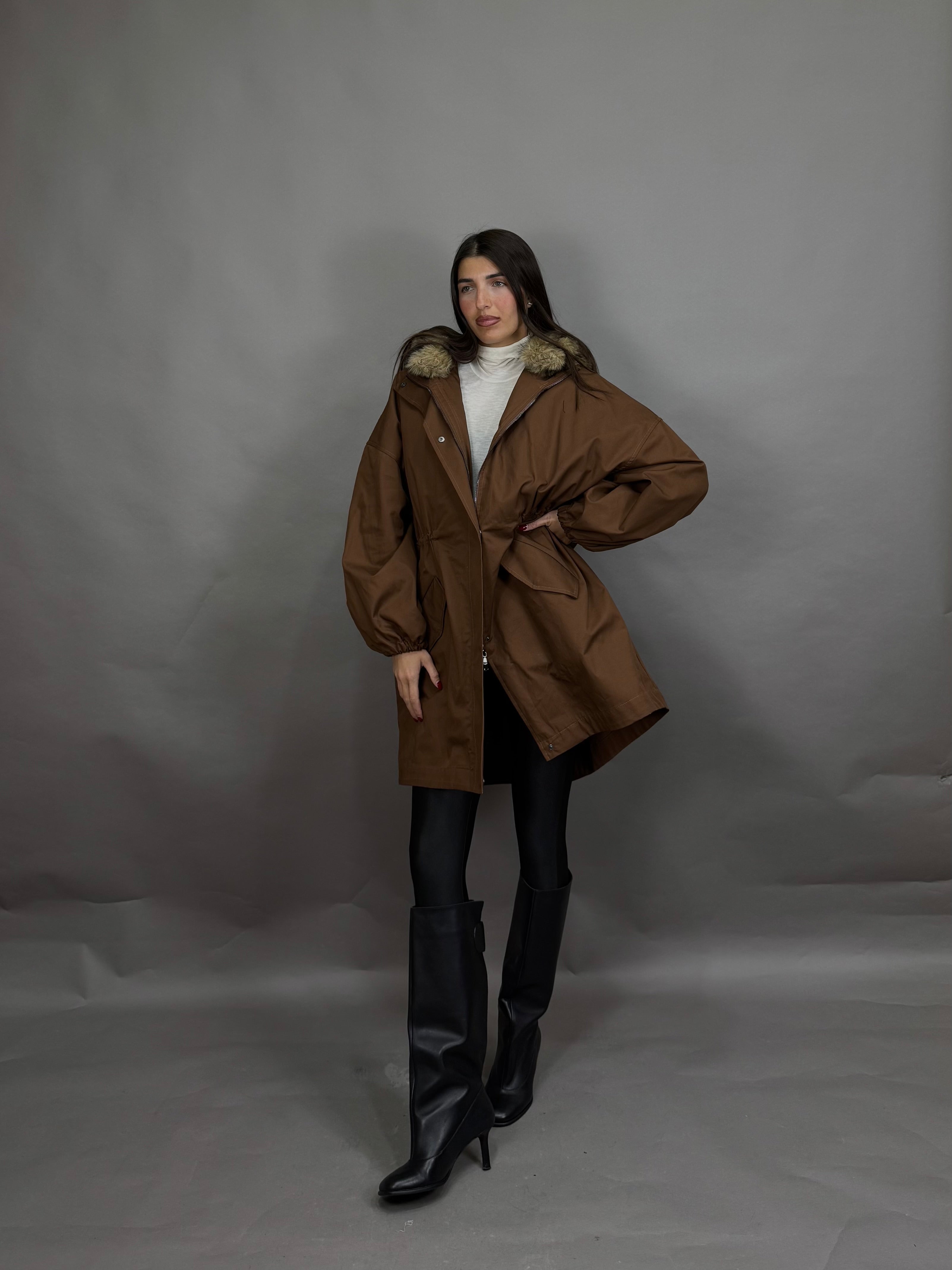 Parca con pelliccia marrone