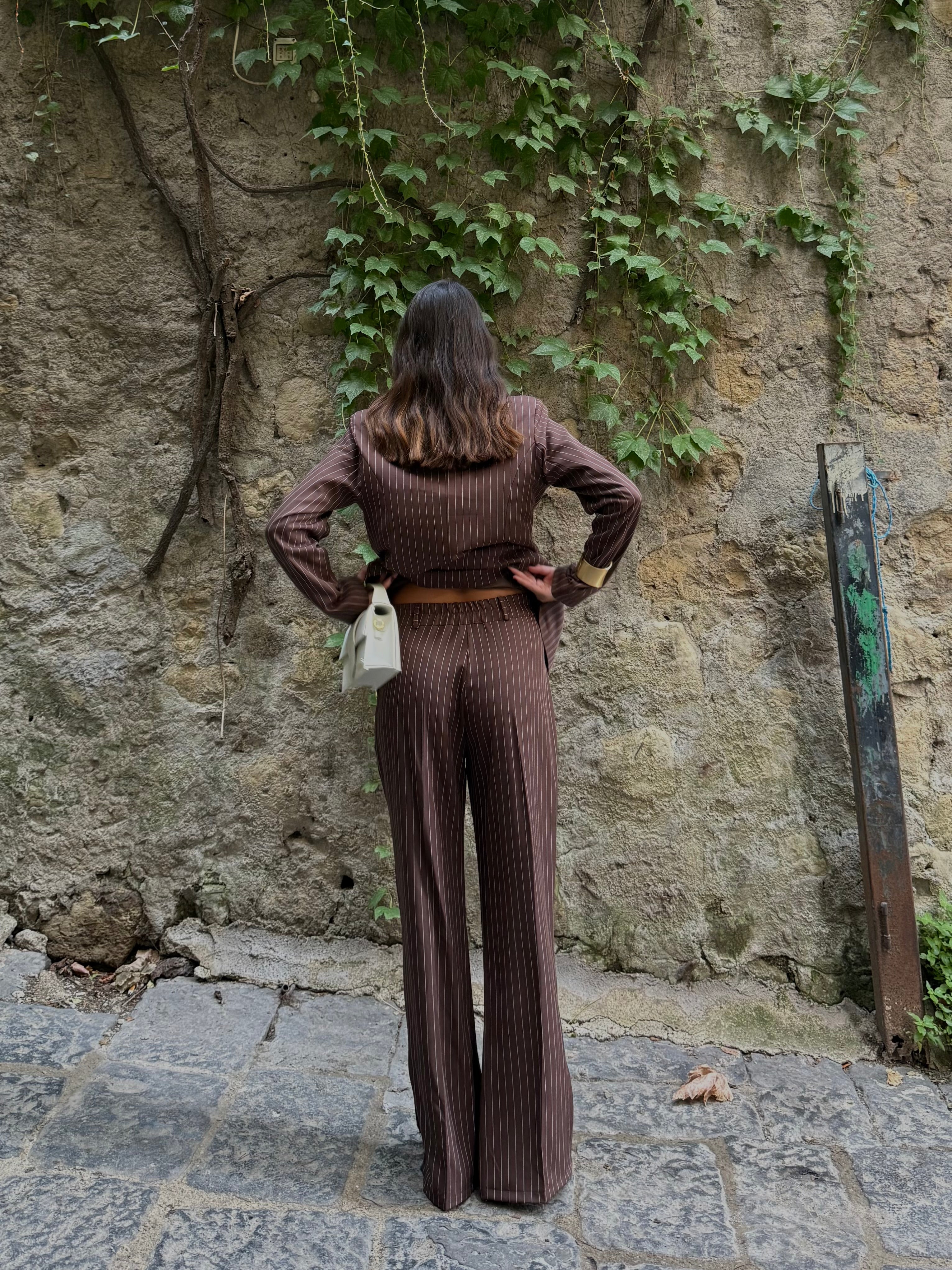 Tailleur gessato marrone