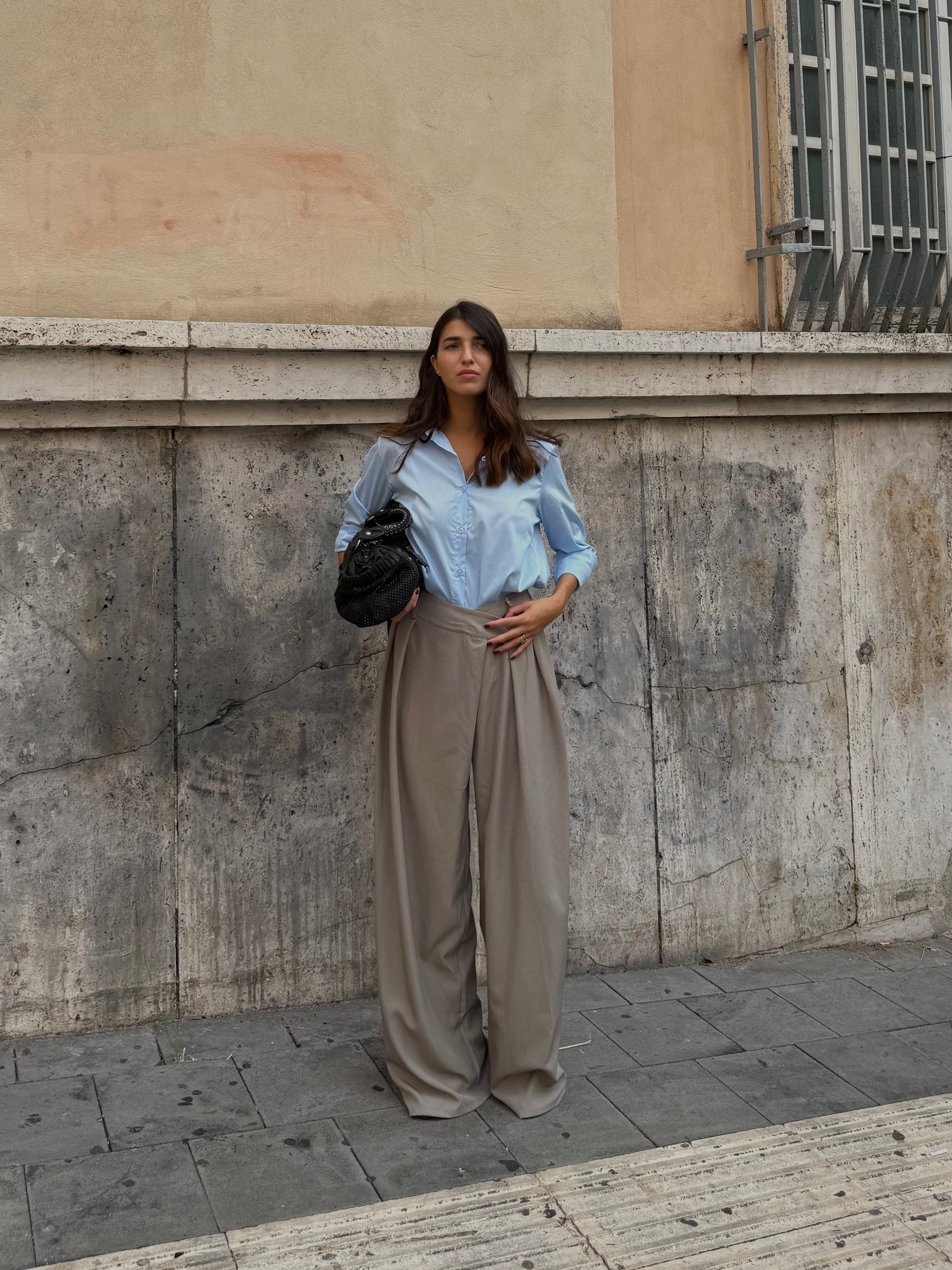 Pantalone bottone storto fango