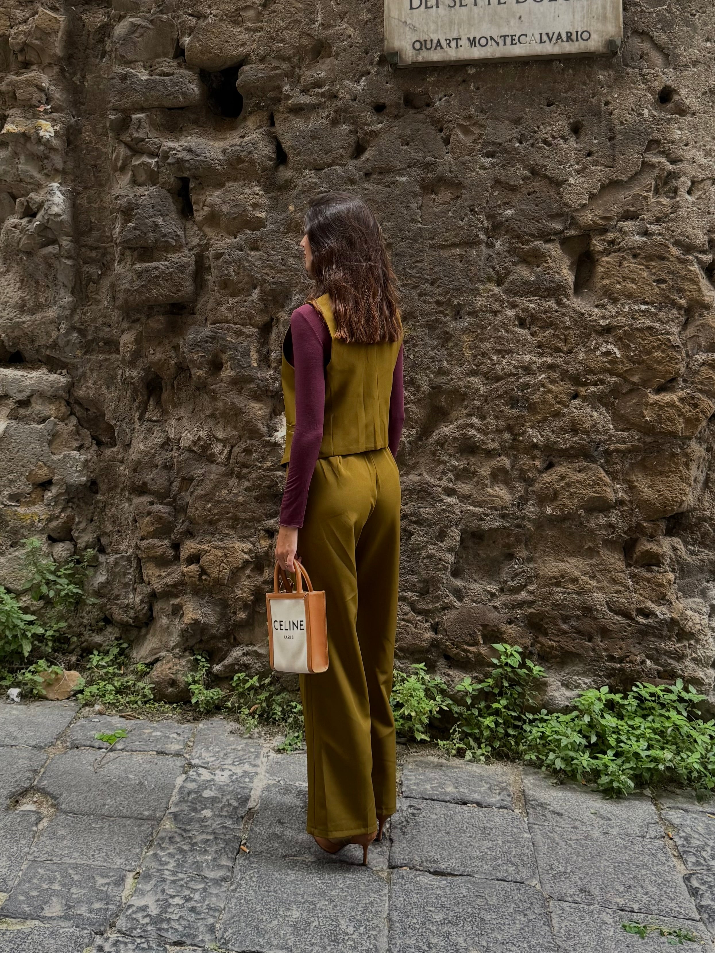 Tailleur con gilet verde oliva
