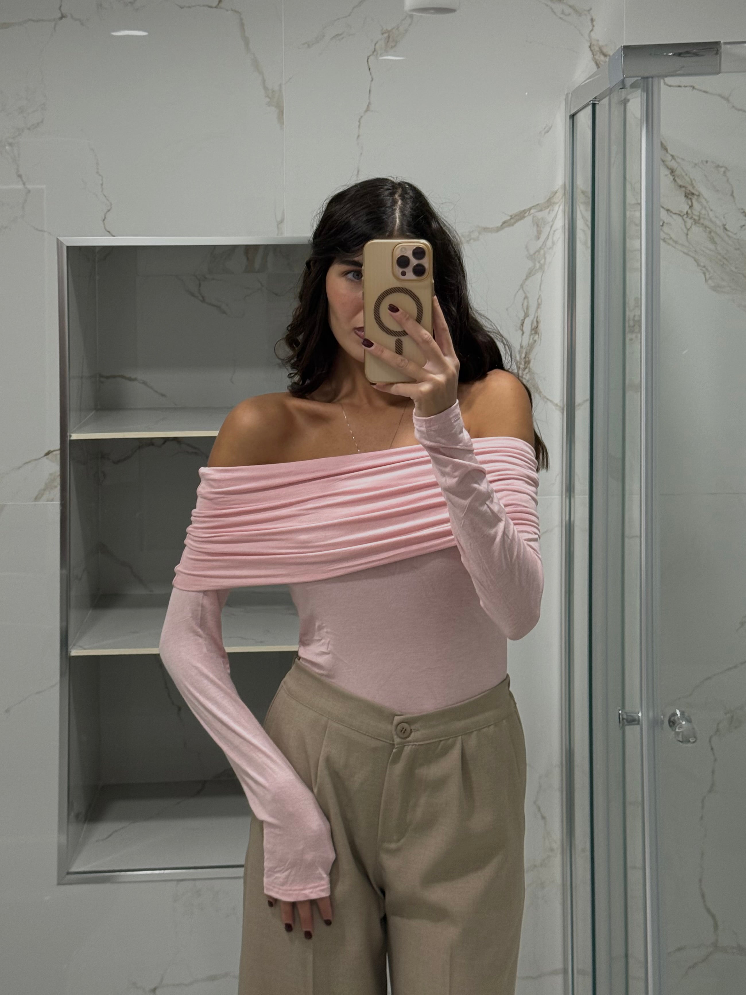 Maglia scollo a barca rosa