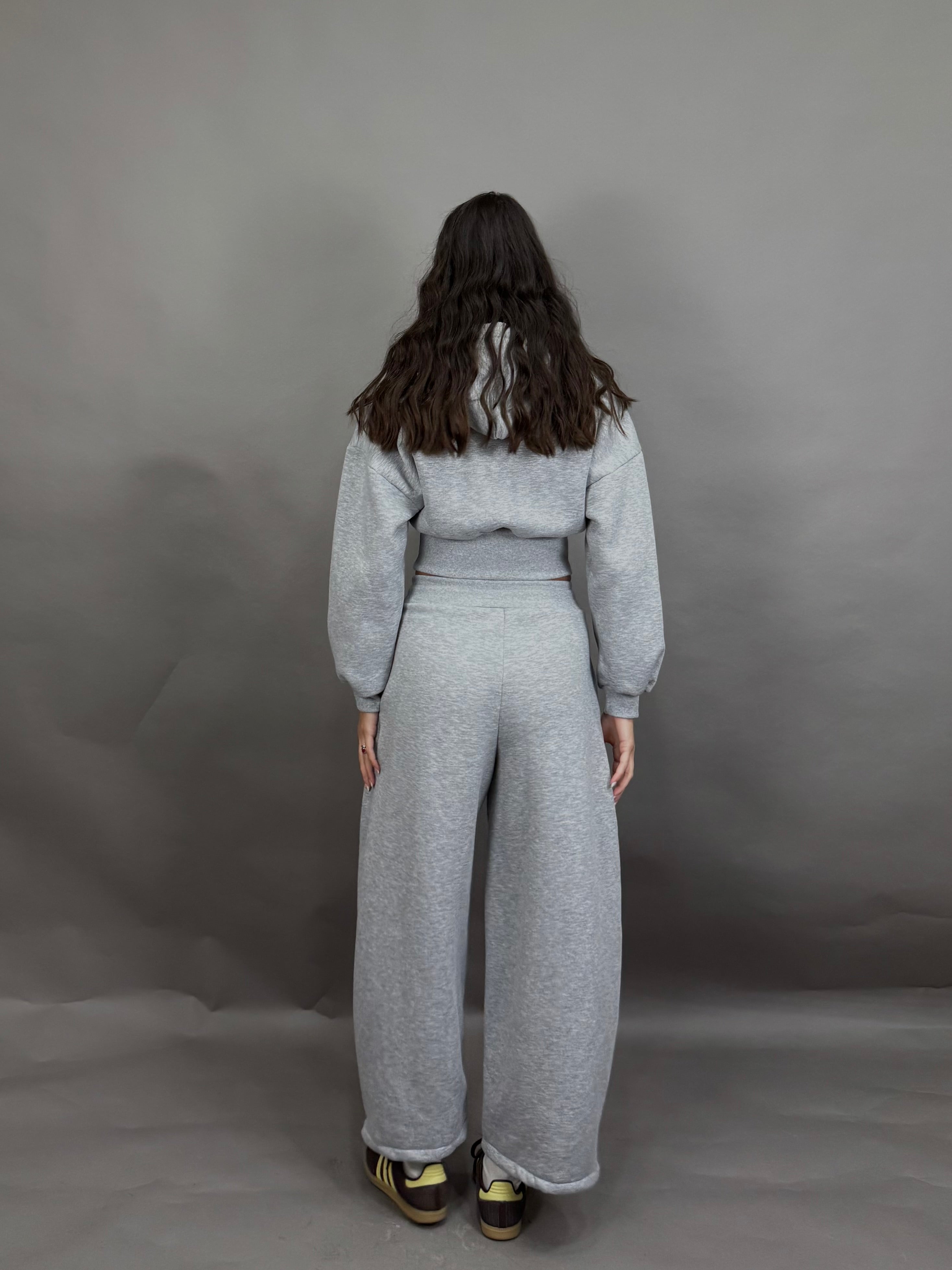 Completo in tuta grigio