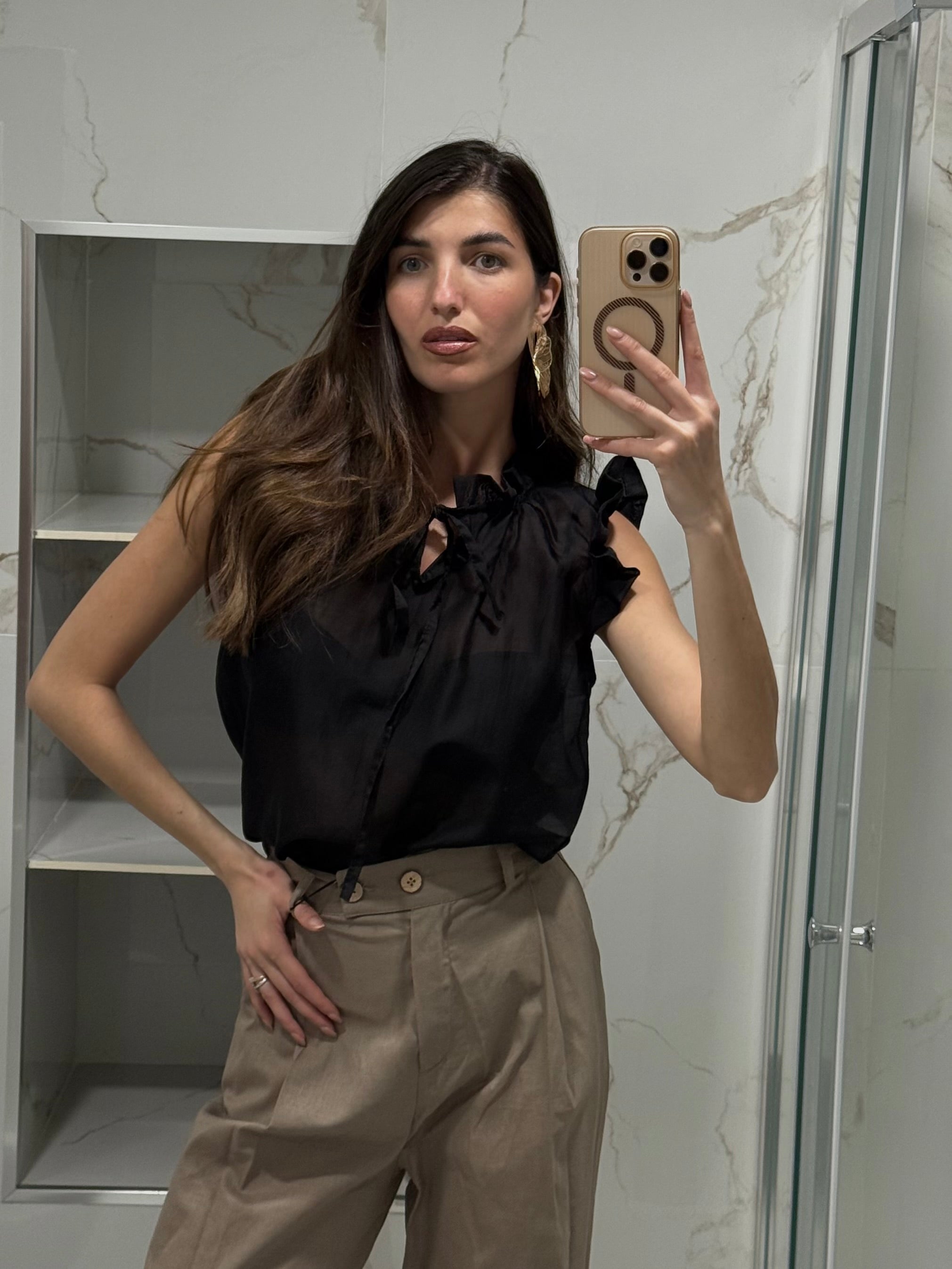 Blusa organza e ruches nera