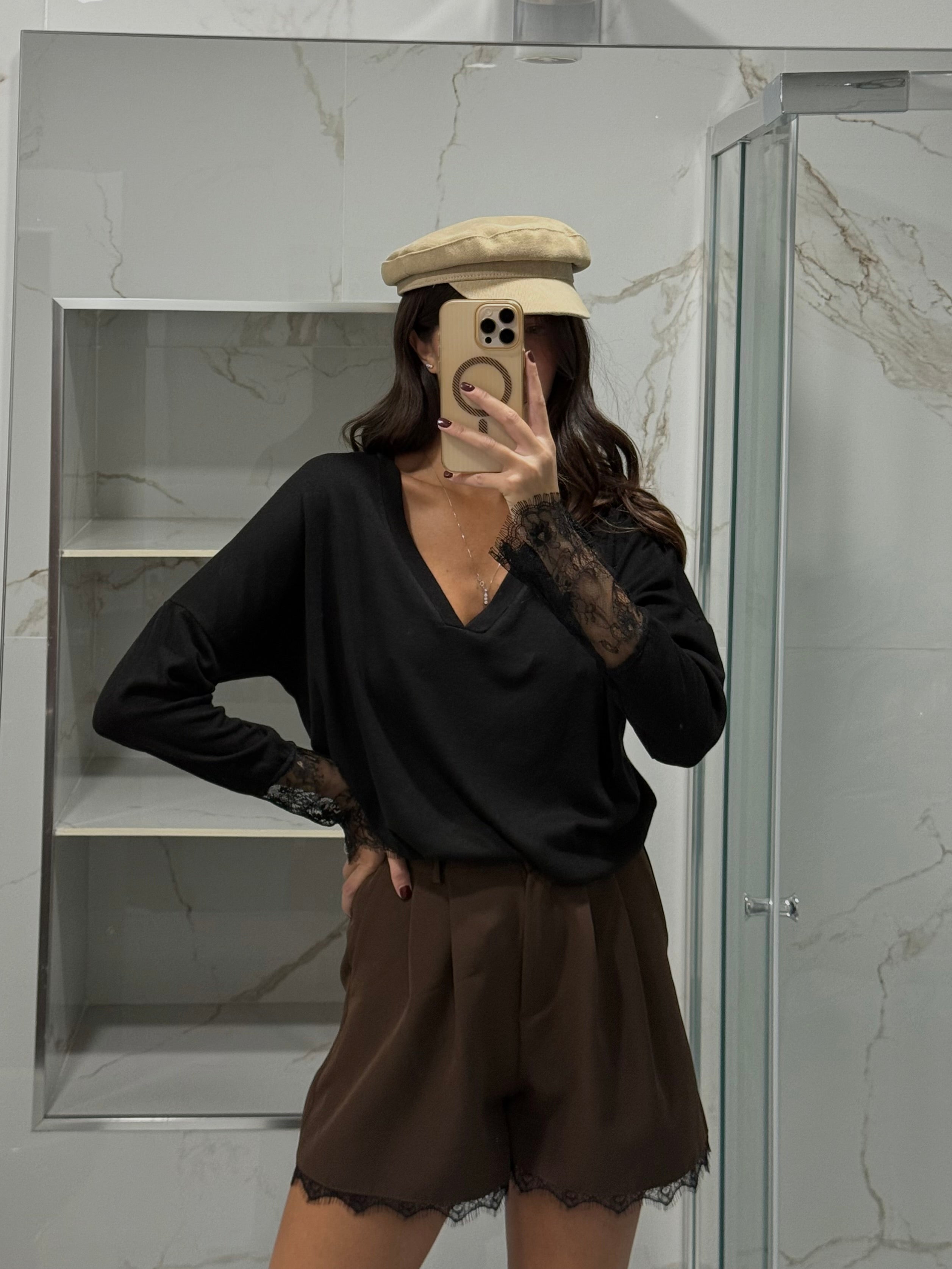 Maglia scollo a V pizzo nera