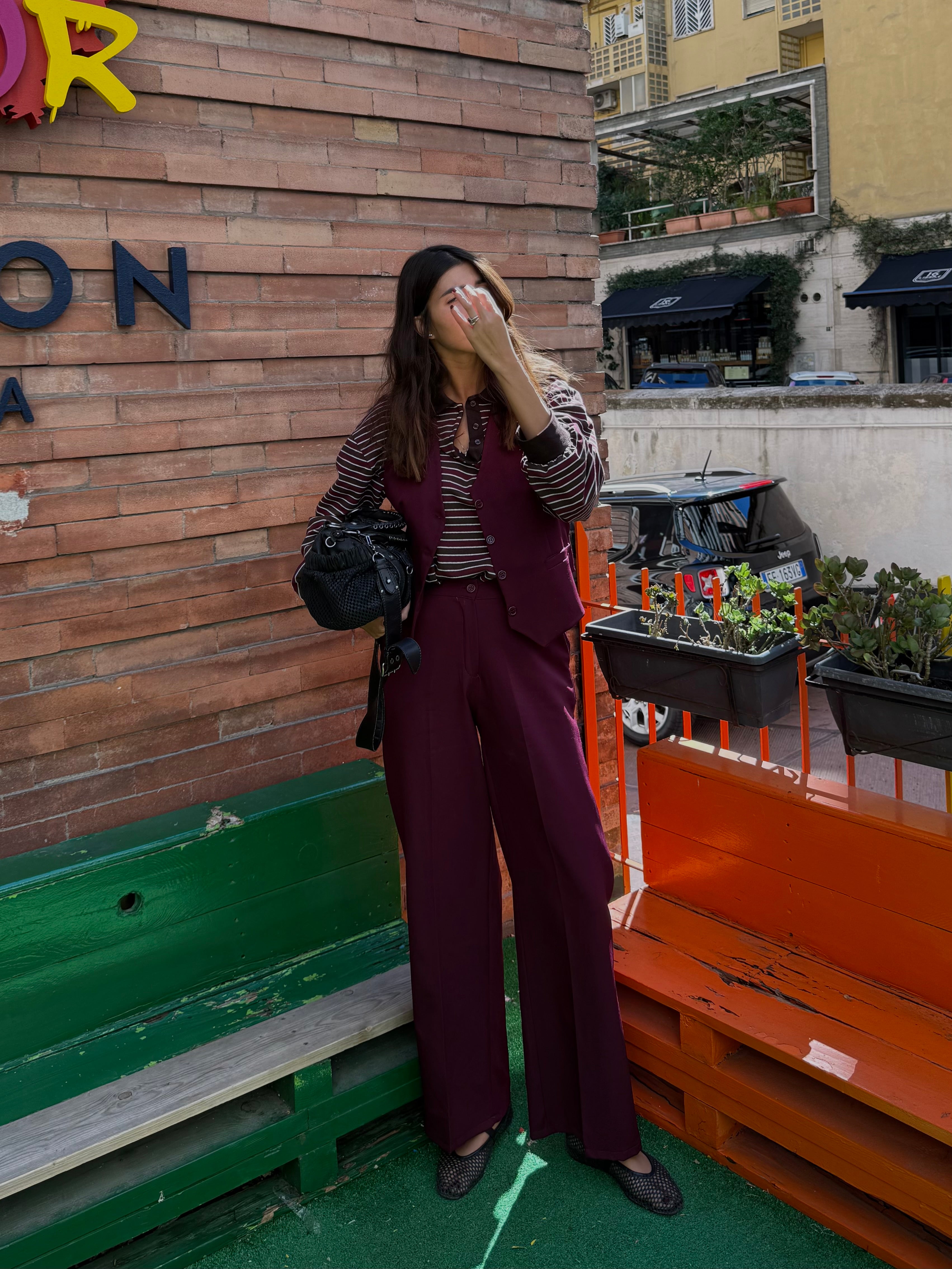 Tailleur con gilet bordeaux
