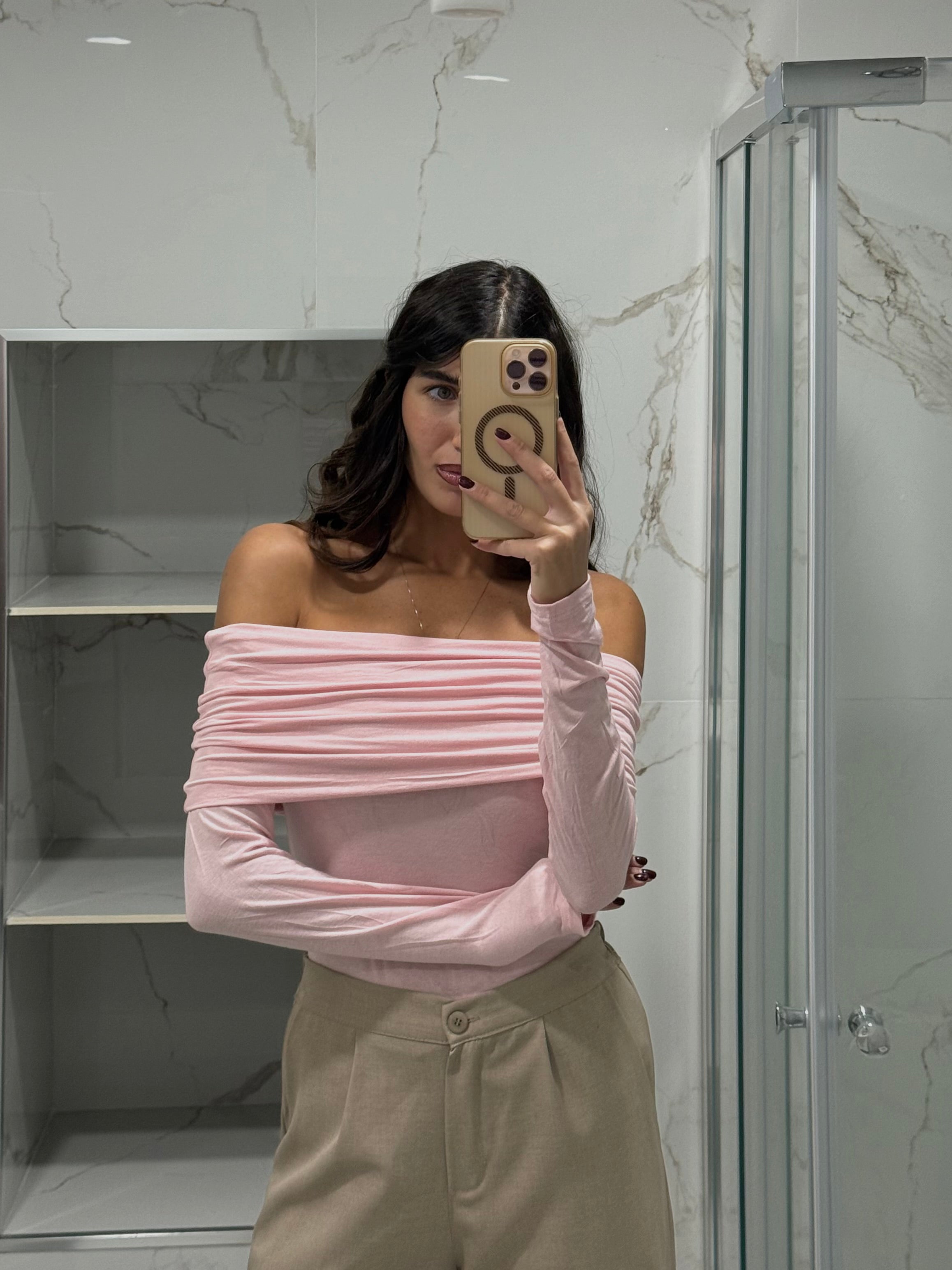 Maglia scollo a barca rosa