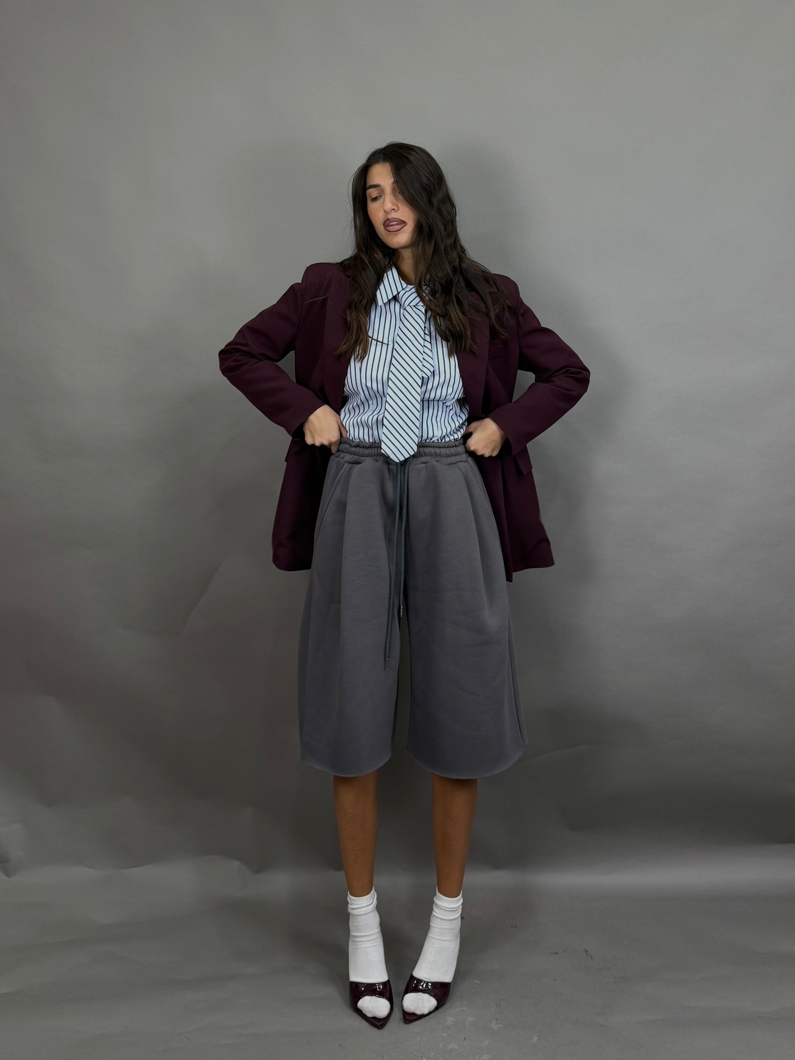 Bermuda in tuta grigio
