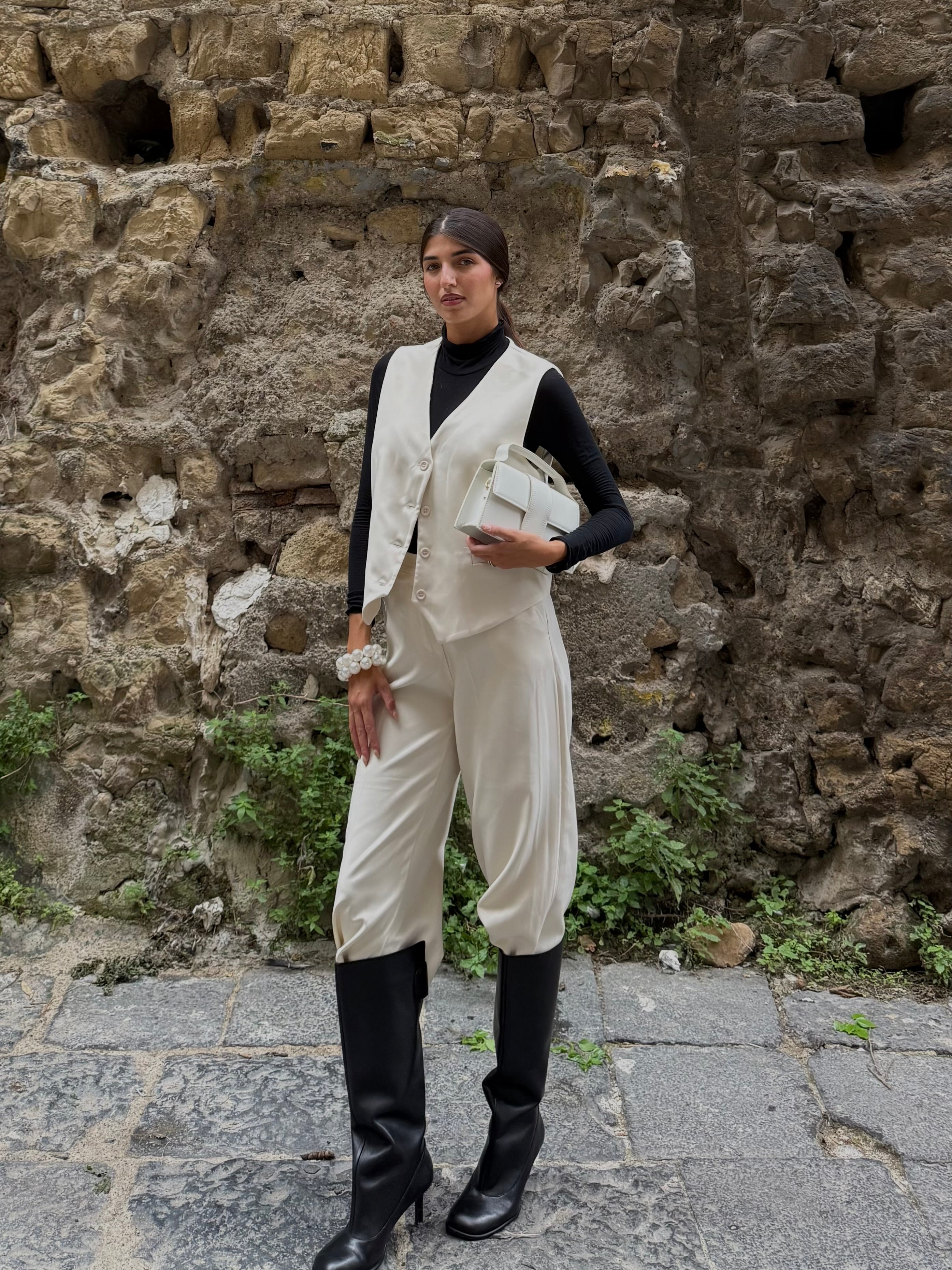 Tailleur con gilet panna