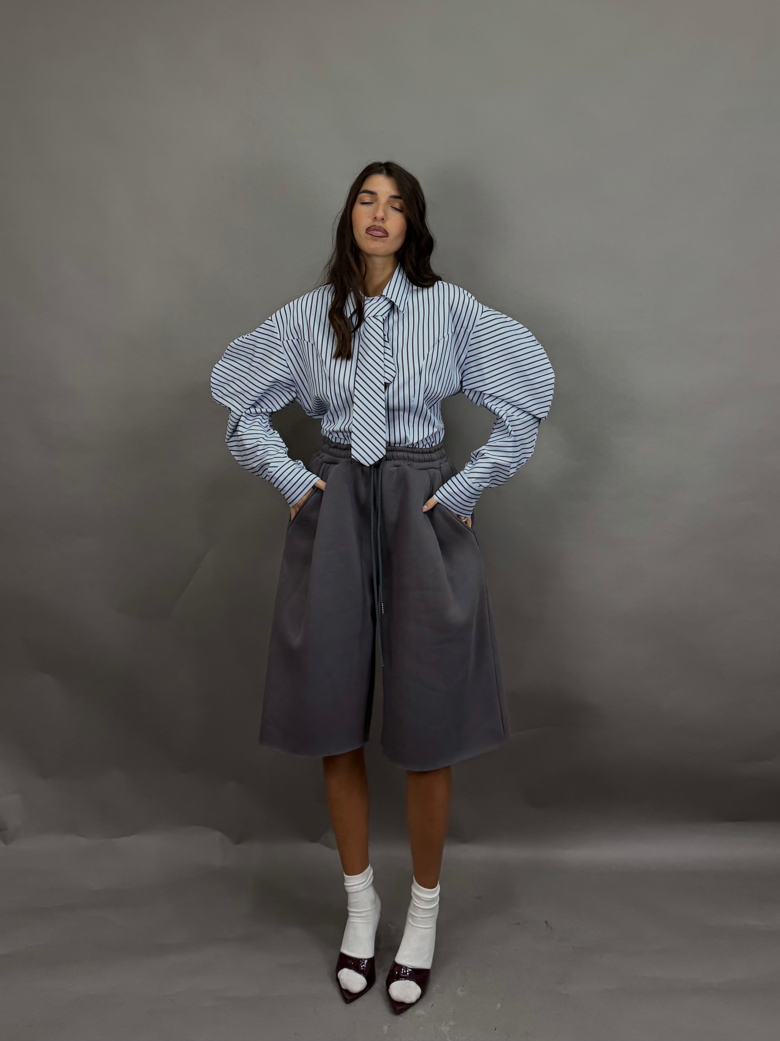 Bermuda in tuta grigio