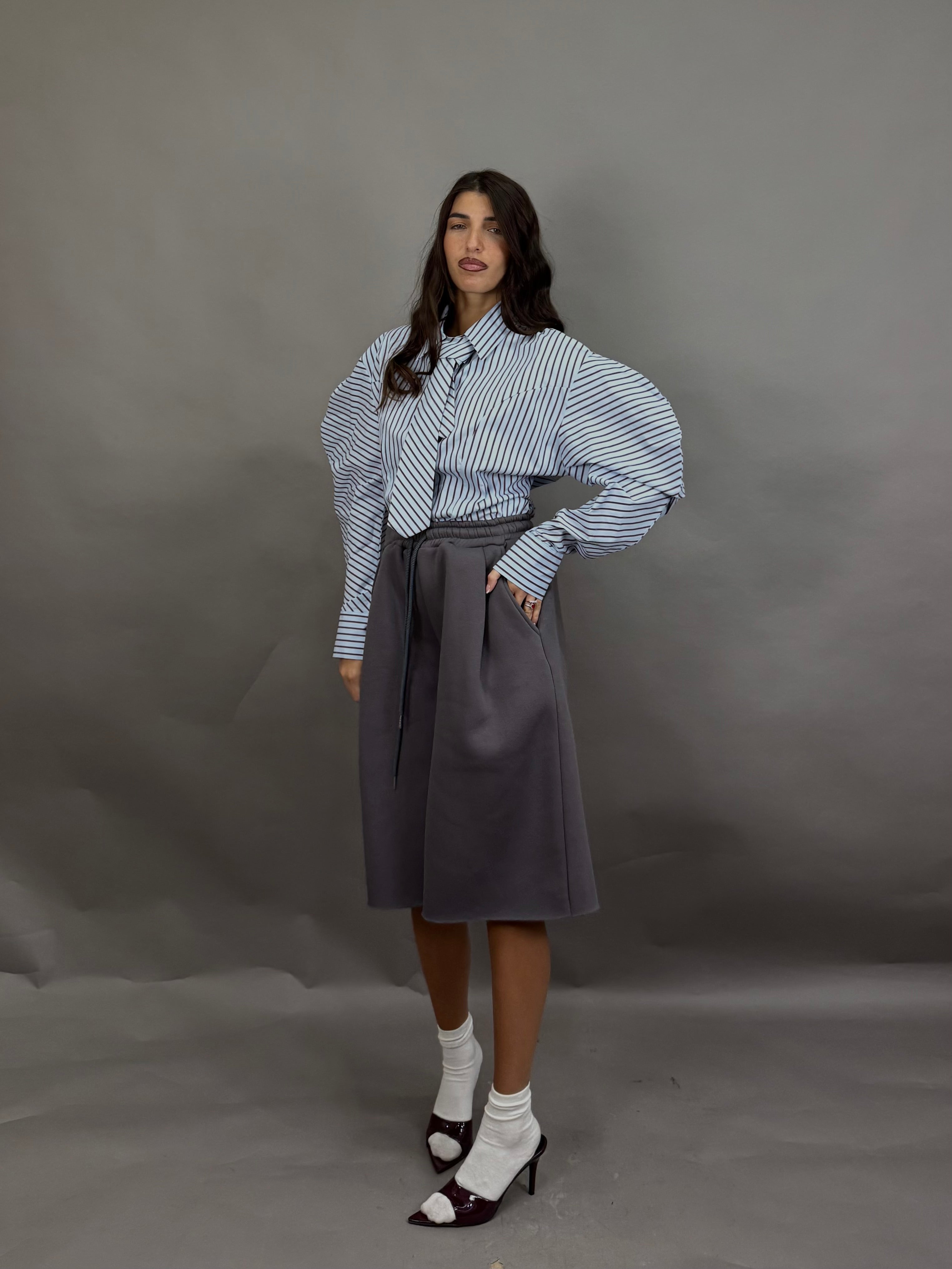 Bermuda in tuta grigio