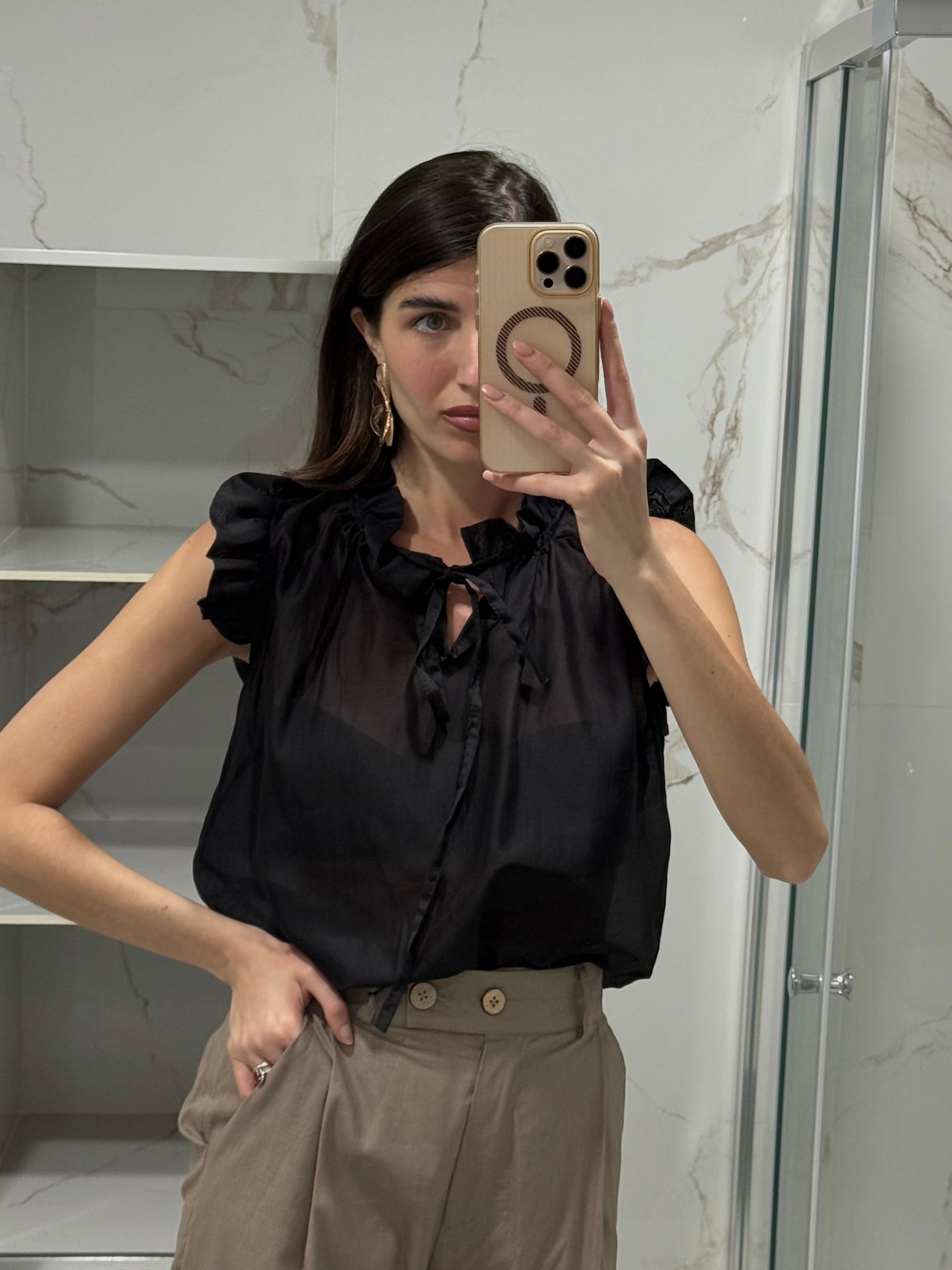 Blusa organza e ruches nera