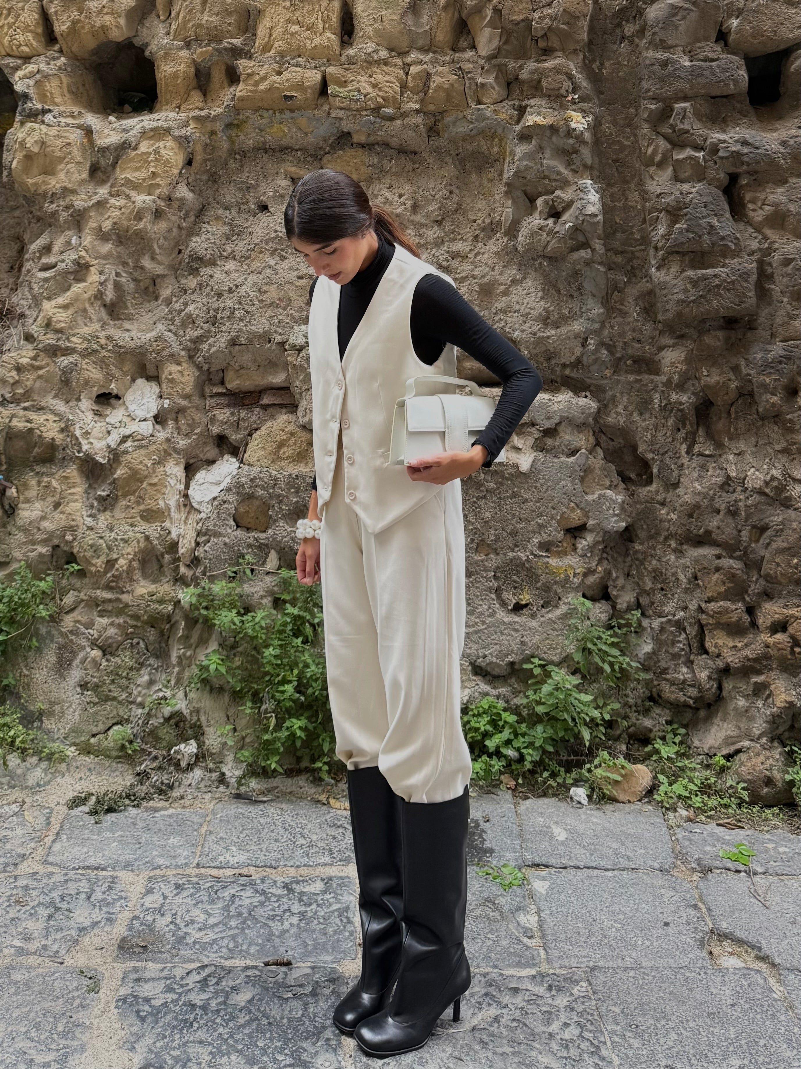 Tailleur con gilet panna