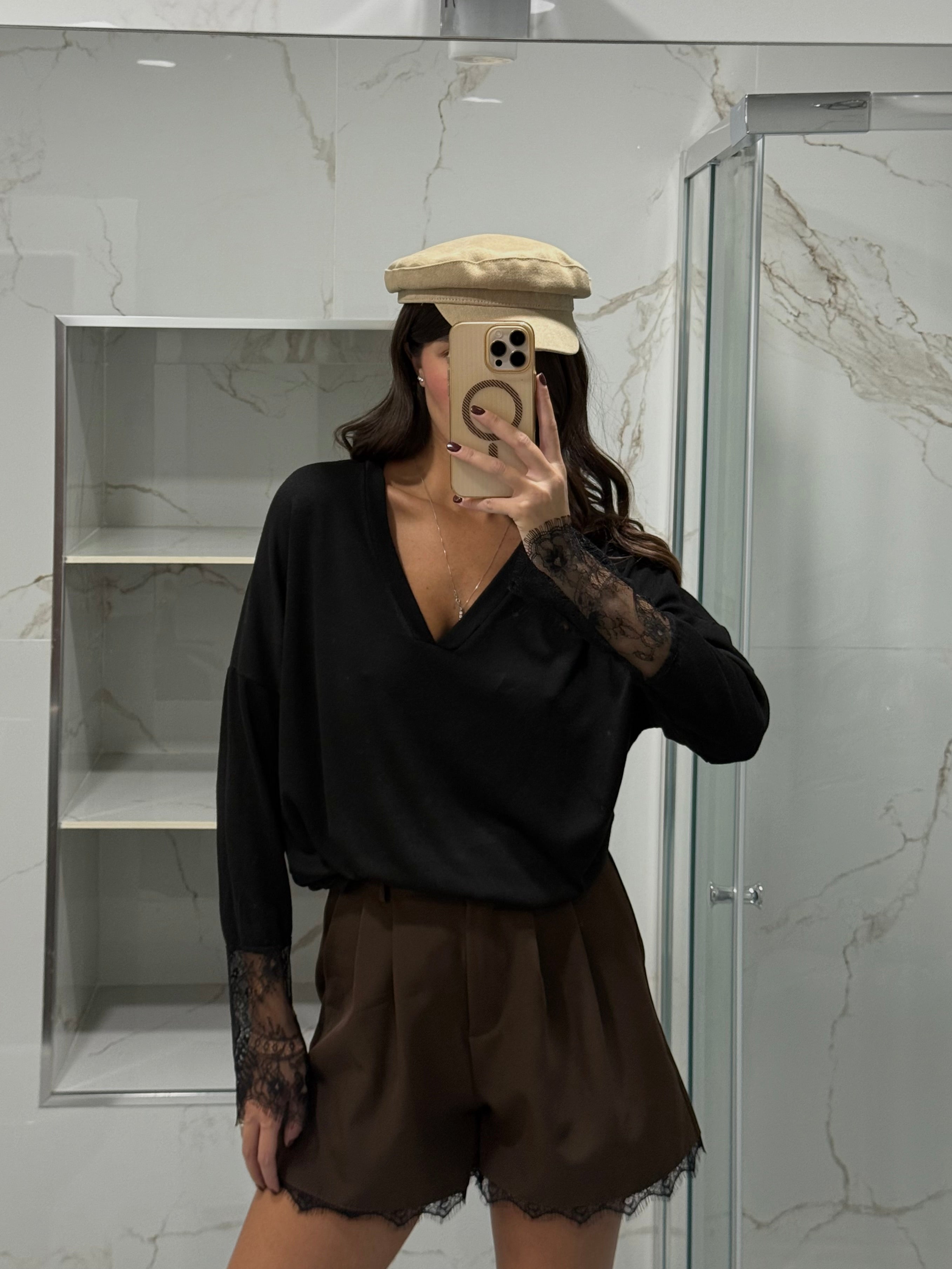 Maglia scollo a V pizzo nera