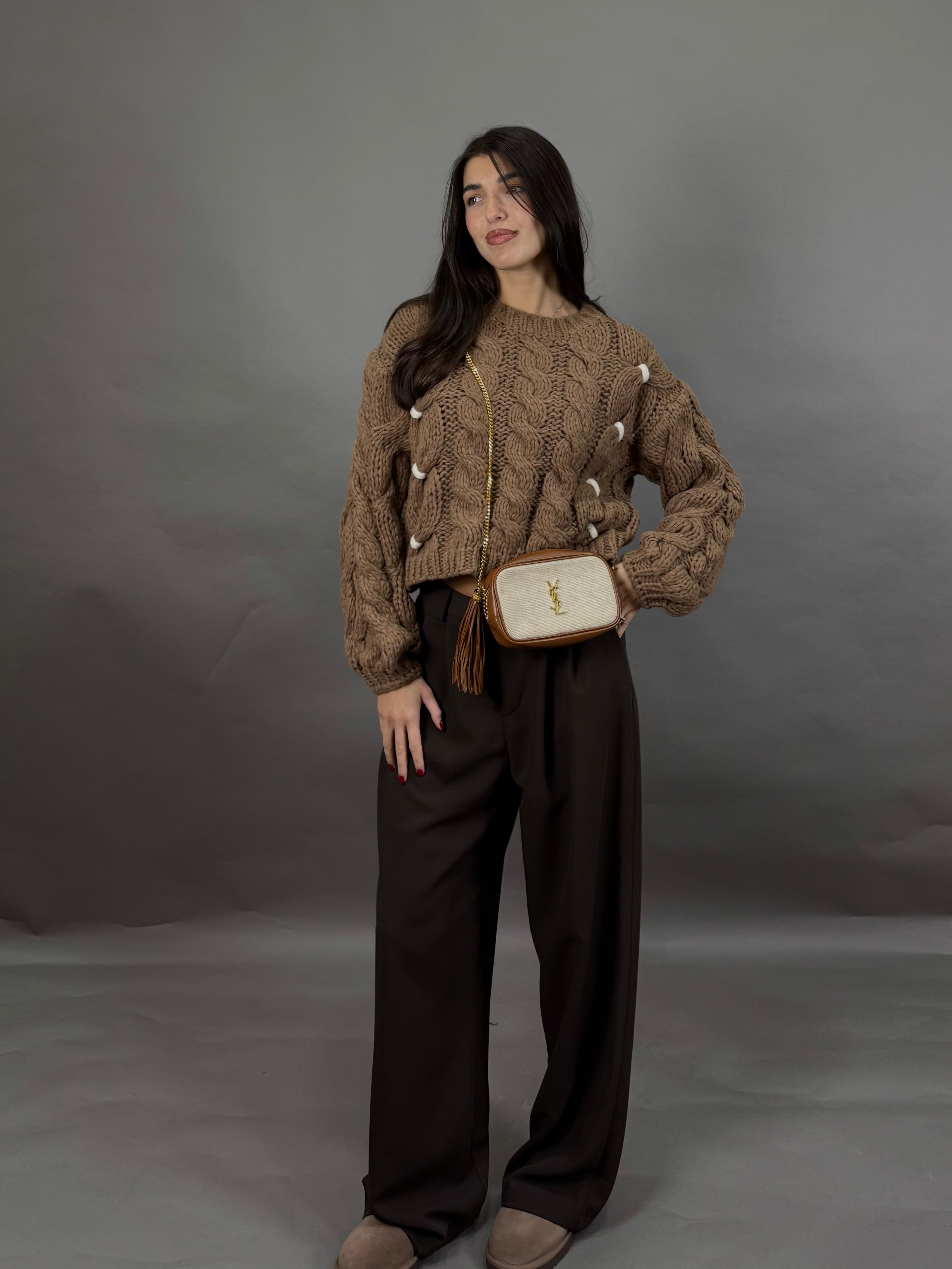 Maglione treccia cammello