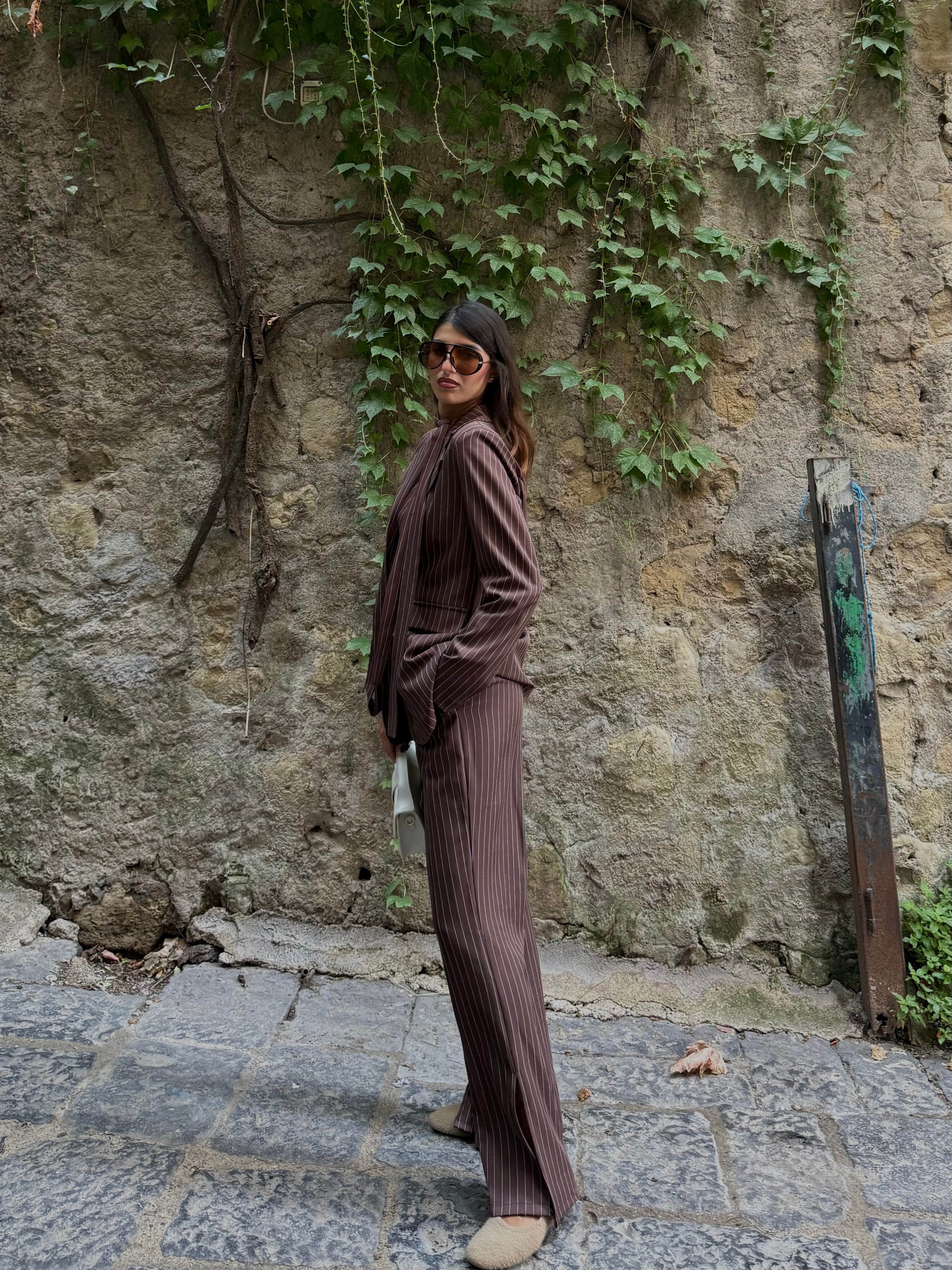 Tailleur gessato marrone