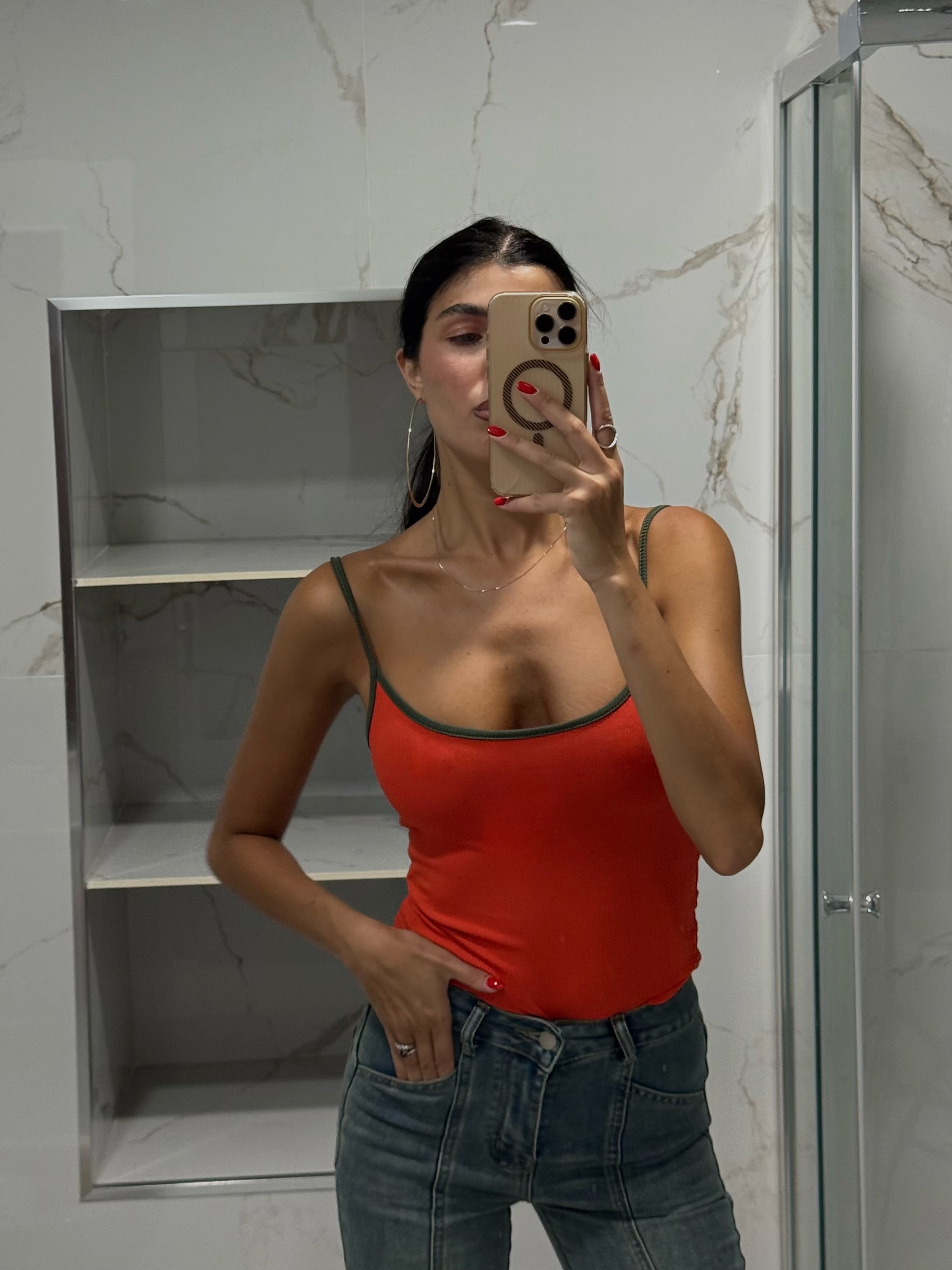 Body costina