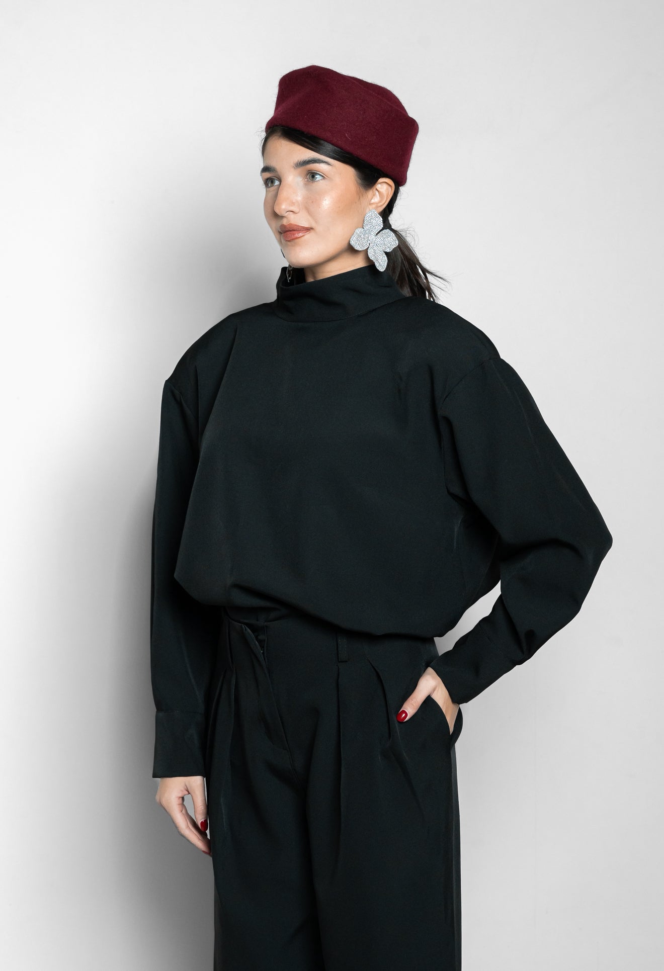 Blusa spallina nera