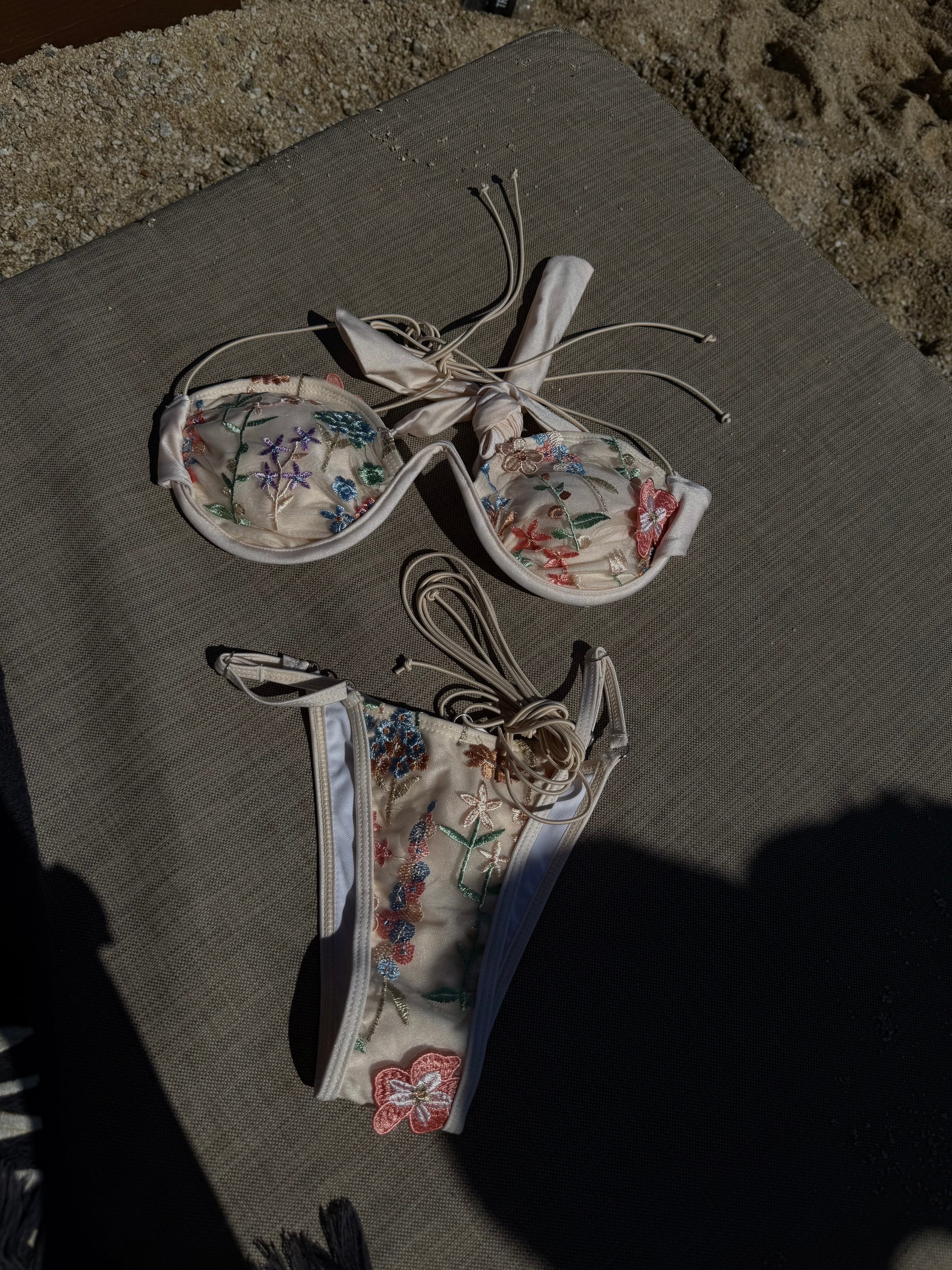 Bikini applicazioni panna