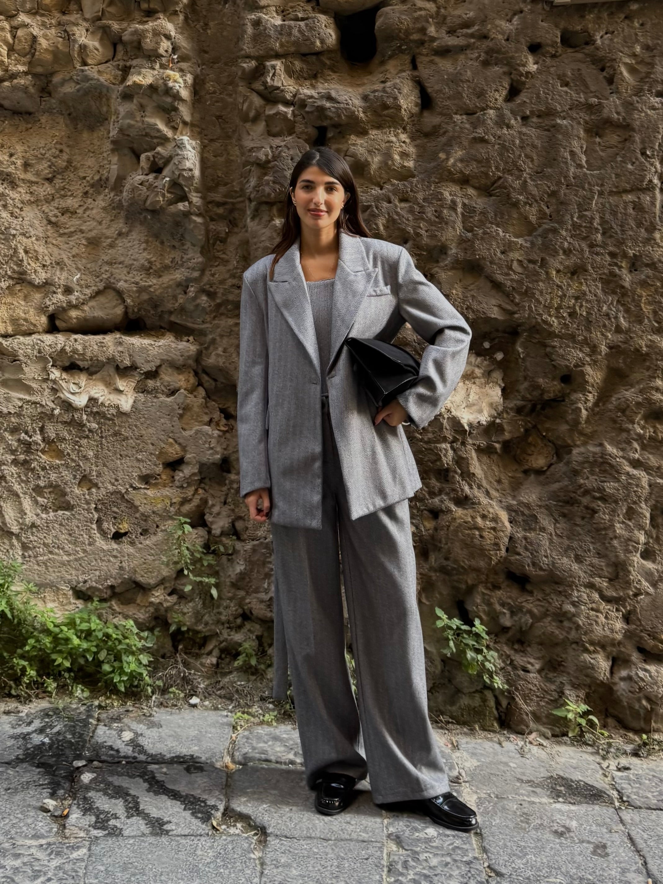 Tailleur con corpetto grigio