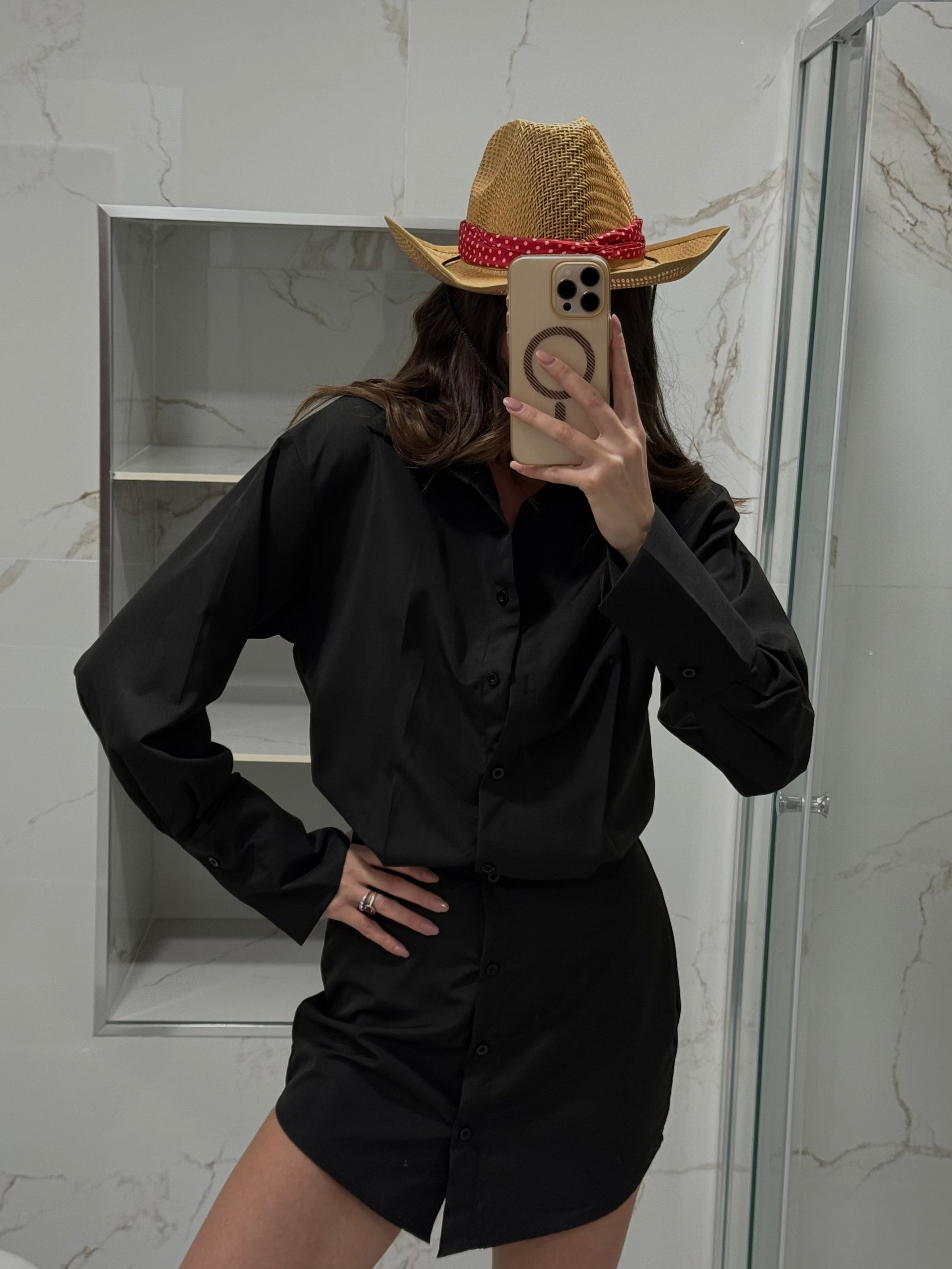 Dress/camicia “determinata”+ cappello
