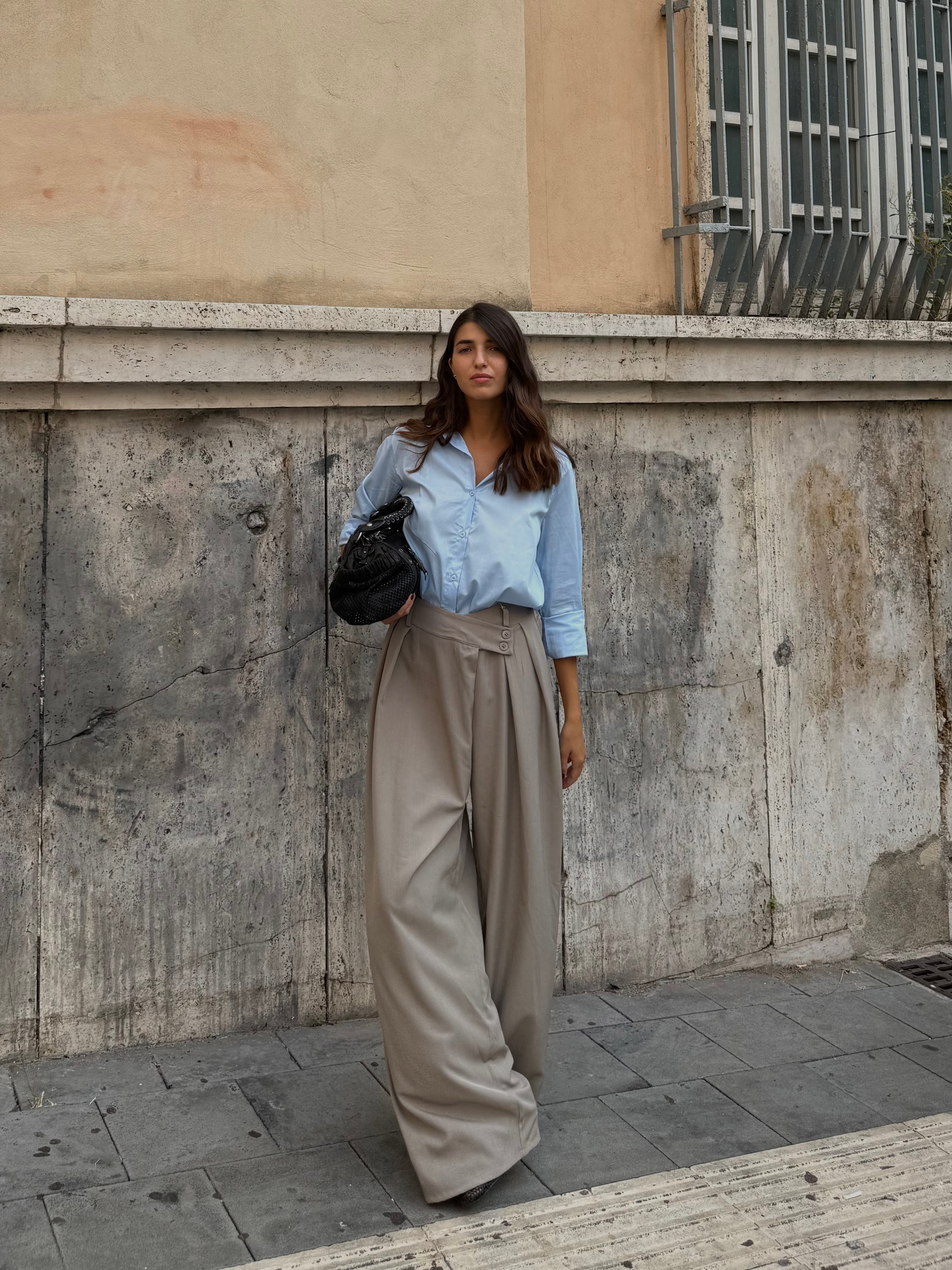Pantalone bottone storto fango