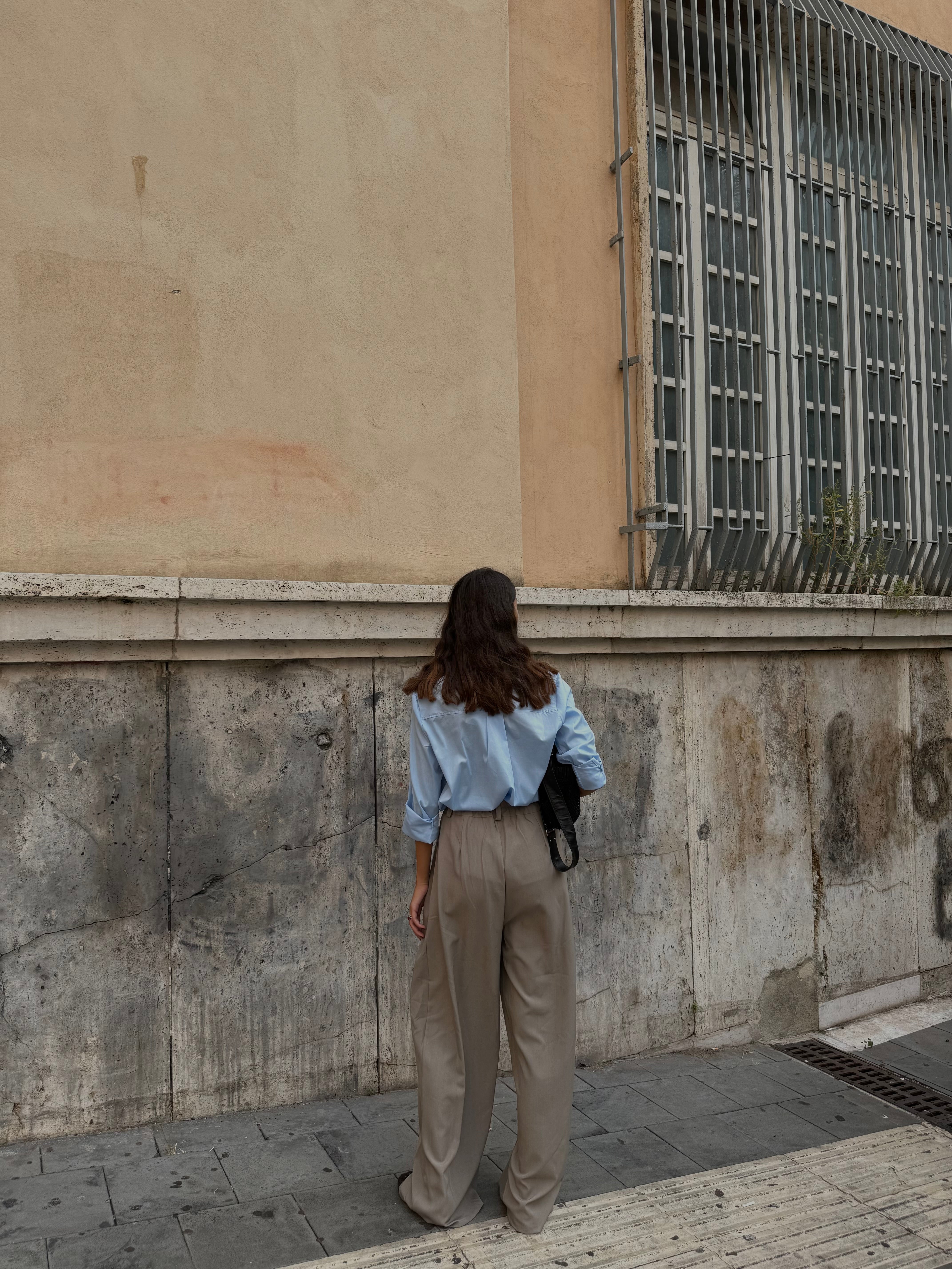 Pantalone bottone storto fango