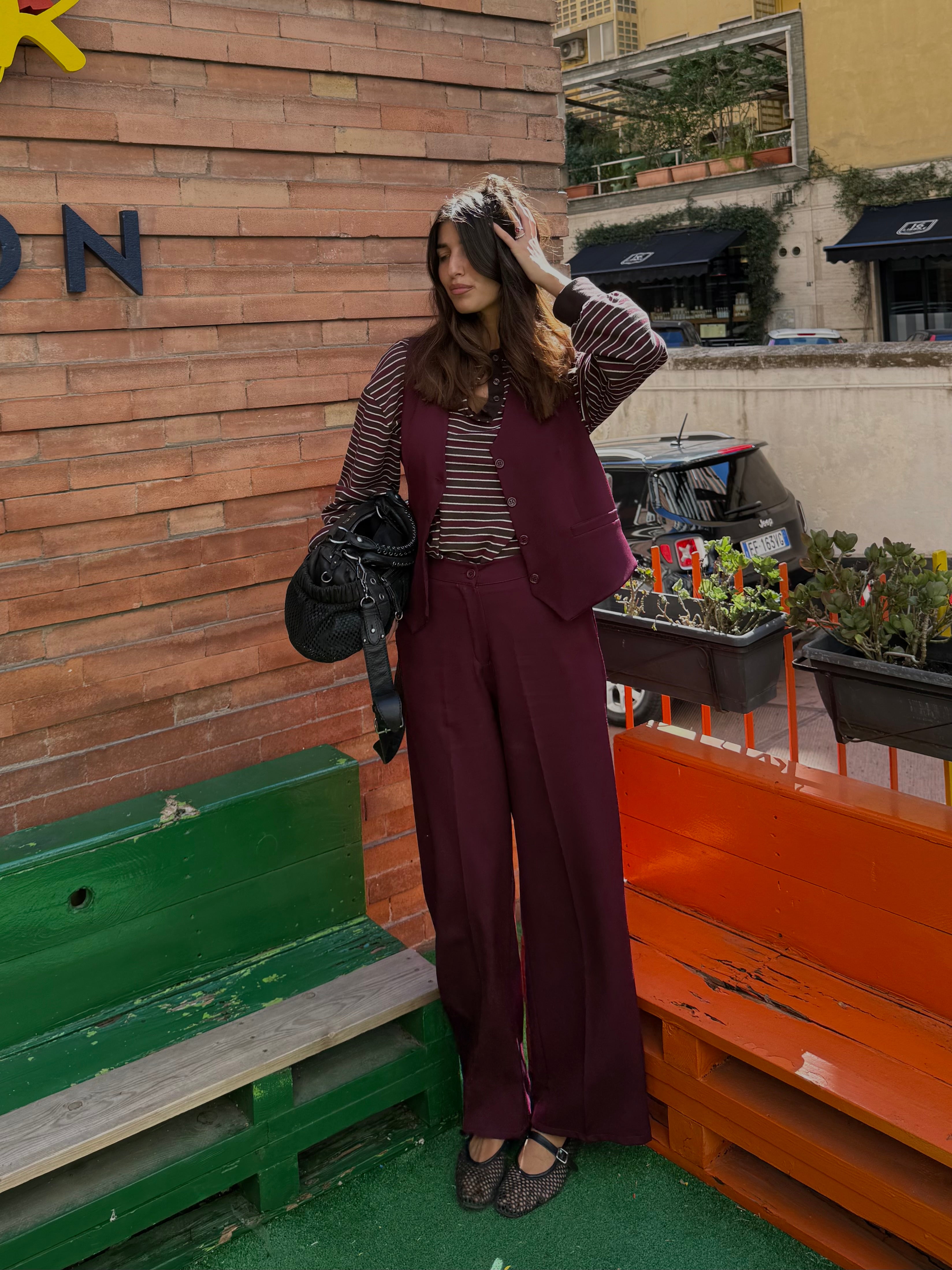 Tailleur con gilet bordeaux
