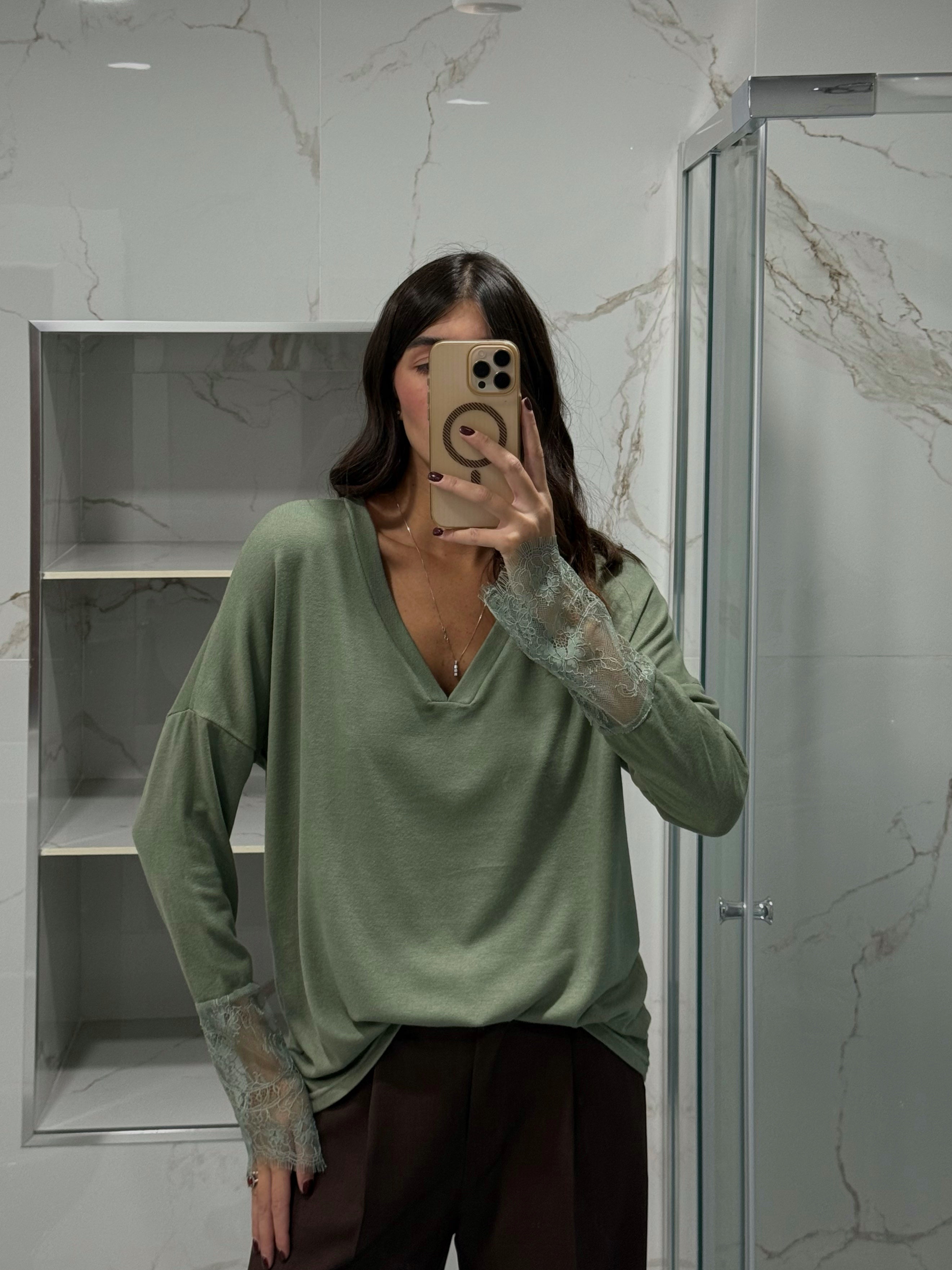 Maglia scollo a V pizzo verde