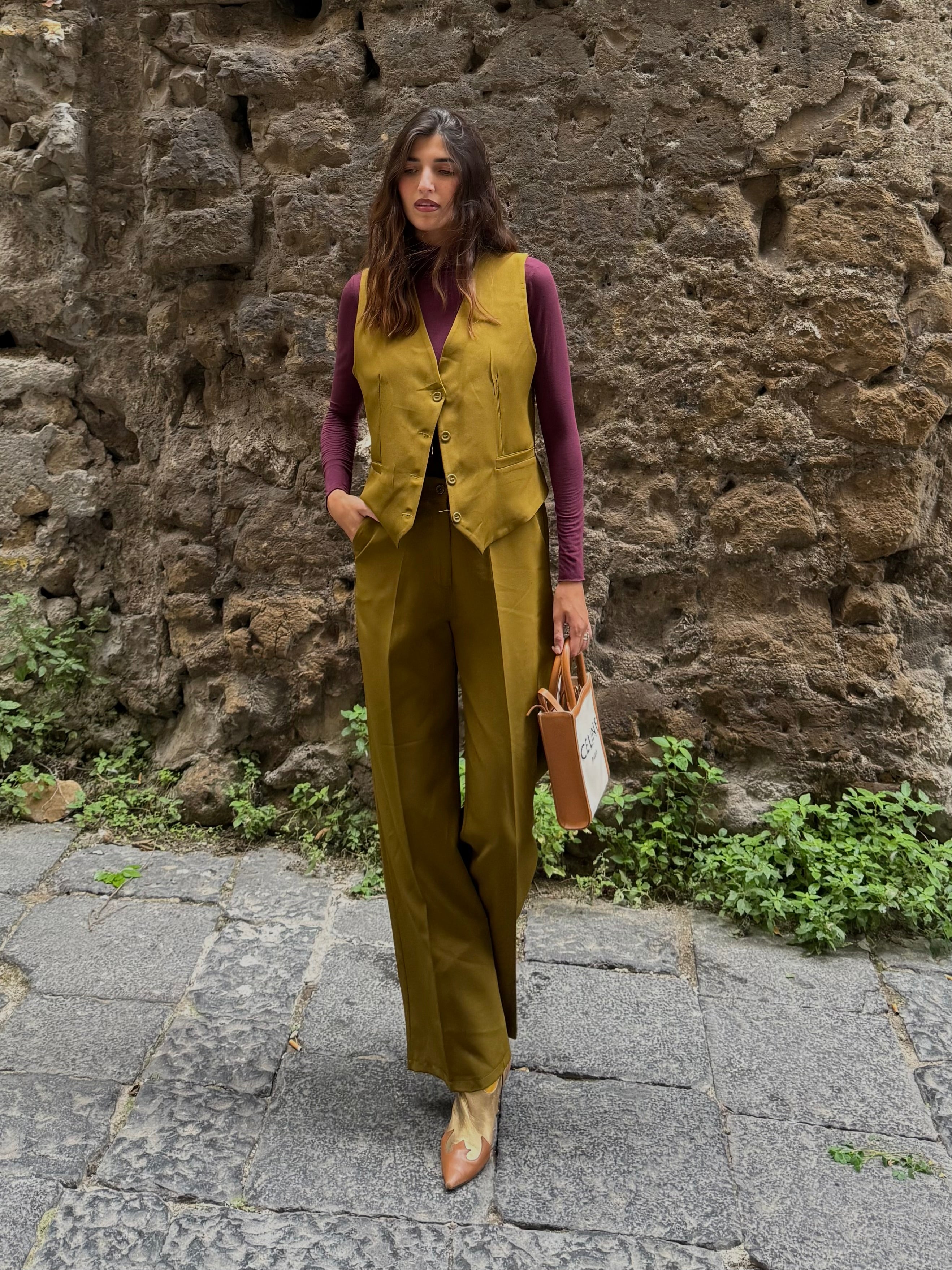 Tailleur con gilet verde oliva